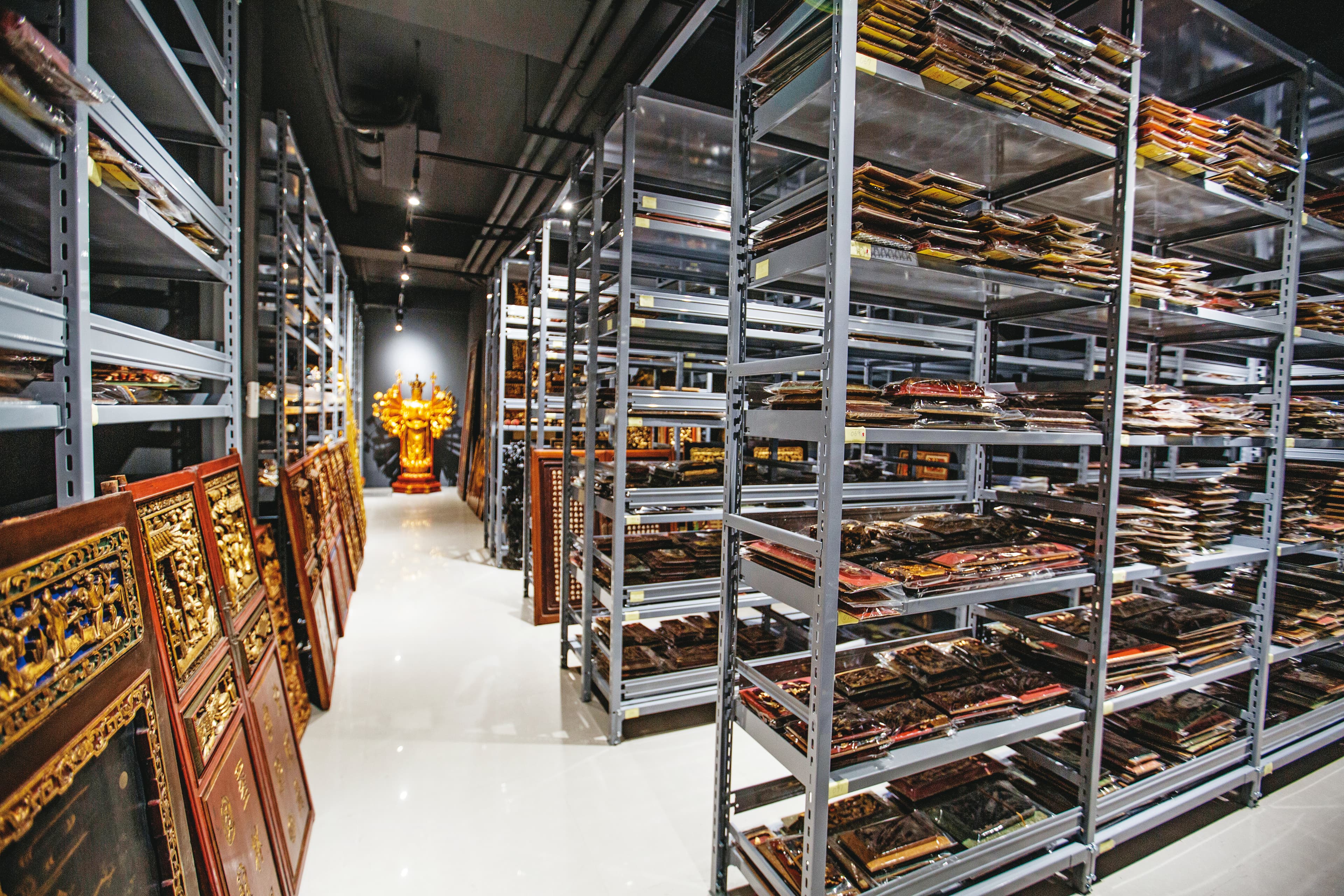 潘思源寶庫座落在北市精華區,專門用來擺放他上萬件藏品。