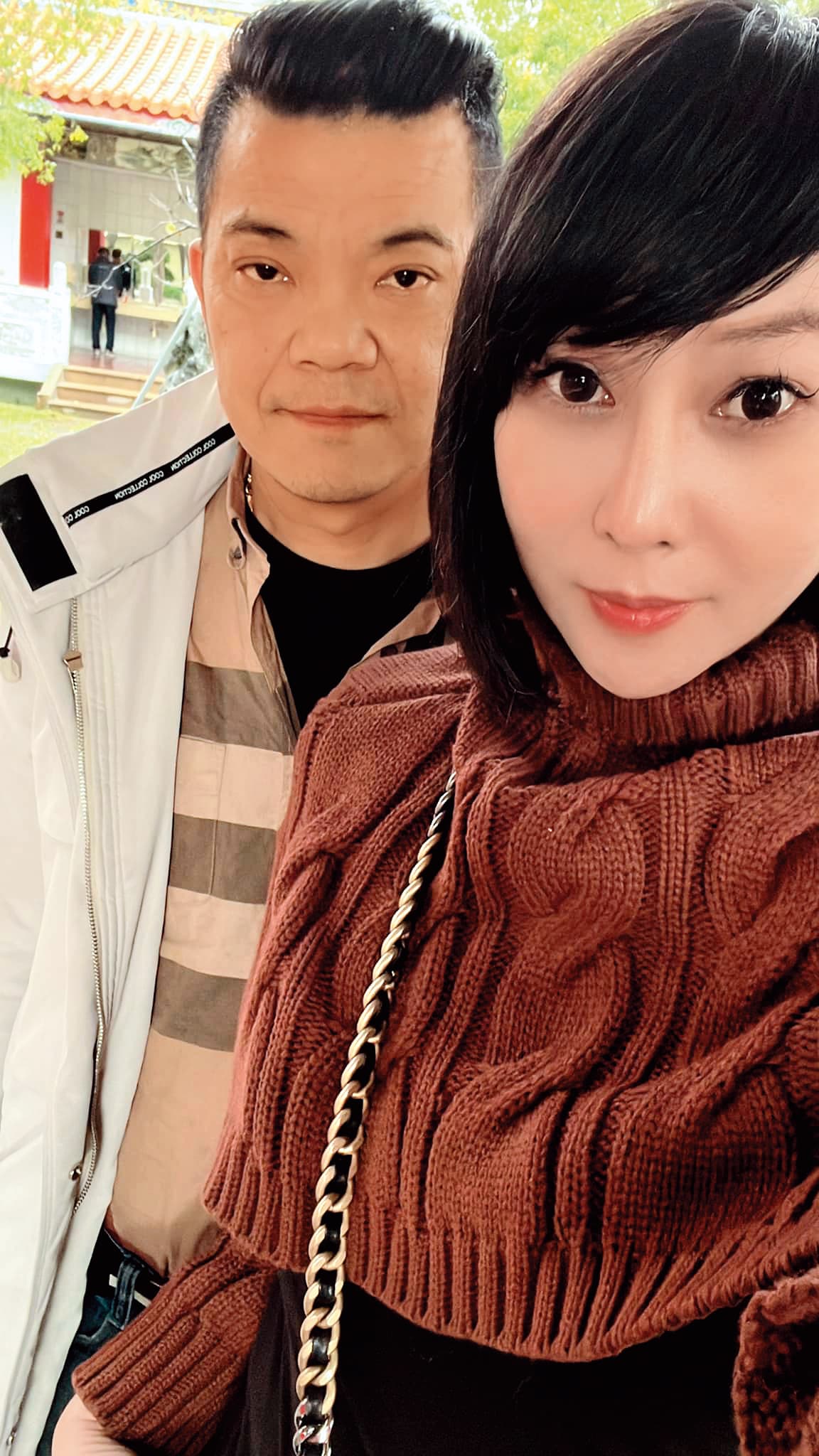 邱主任(右)與王三郎已經大方出雙入對,一度還傳出懷孕,但是後來沒有下文。(翻攝自王三郎來了臉書)