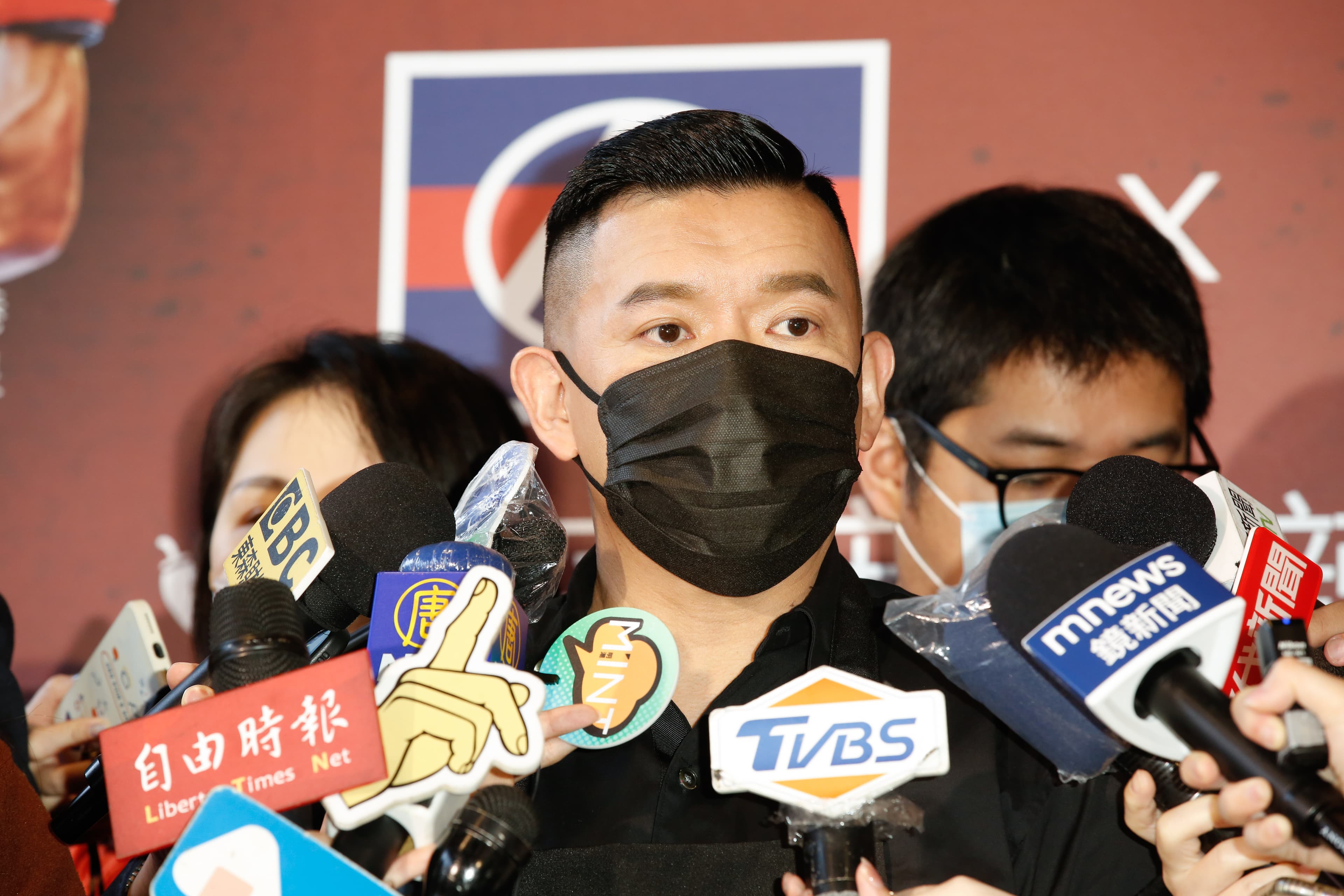 杜汶澤在記者會上透露已領有台灣身份證,是台灣人。