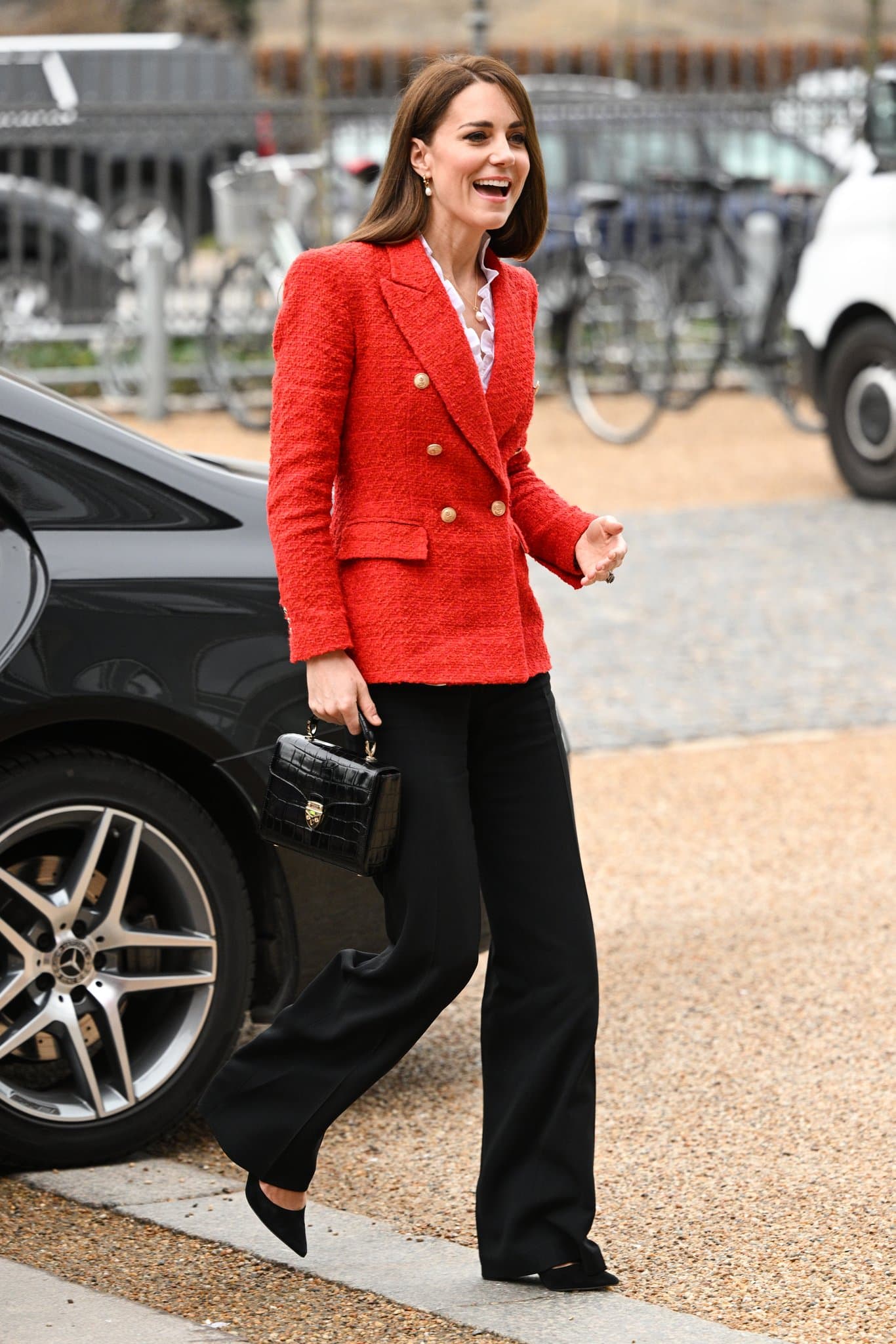 凱特王妃穿ZARA外套，「紅配白」組合把丹麥國旗穿上身。（翻攝royalfocus1推特）