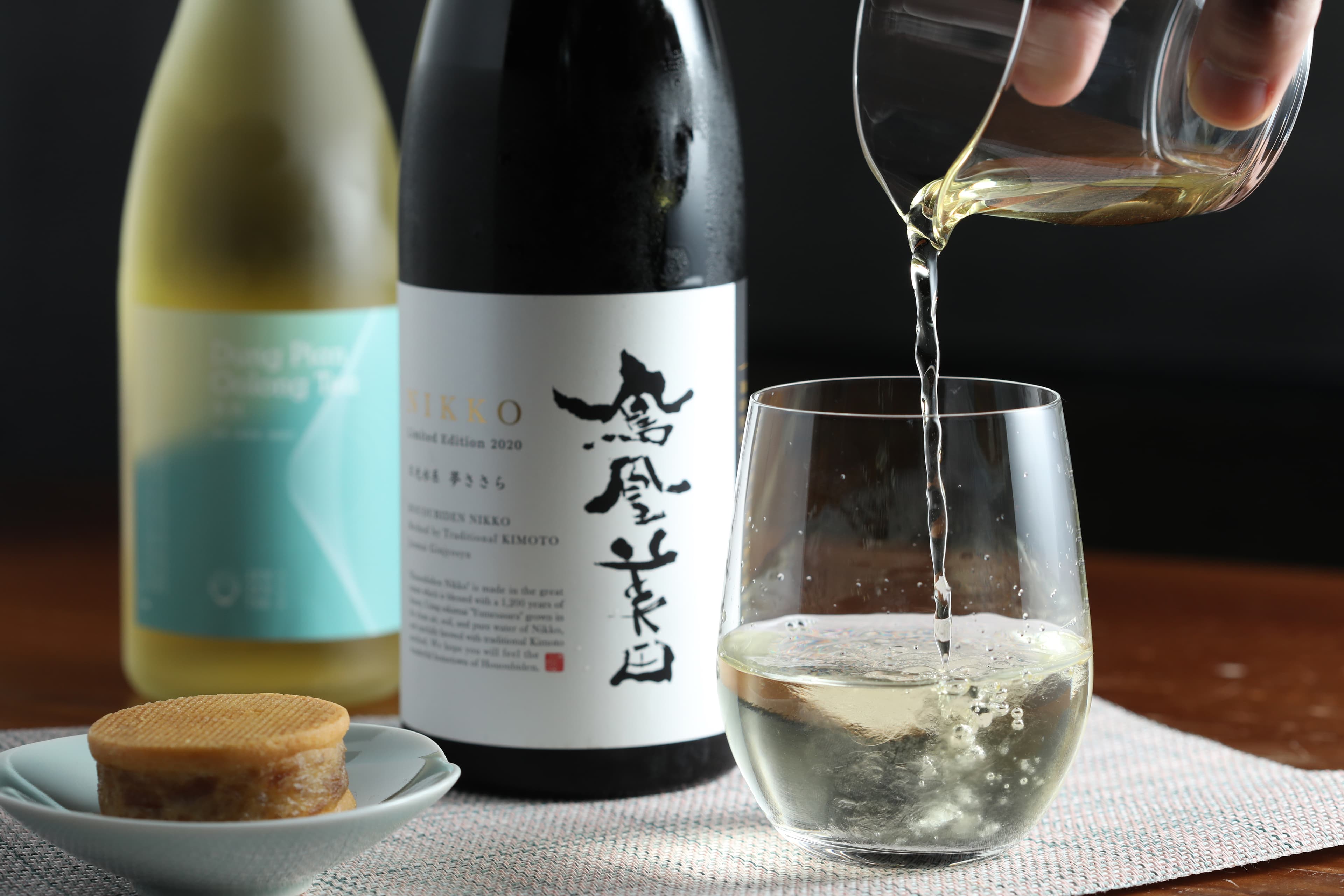 熟成半年的「冬片」細緻綿密，搭軟硬兼具的「鳳凰美田 日光」，香氣在口中久久不散。