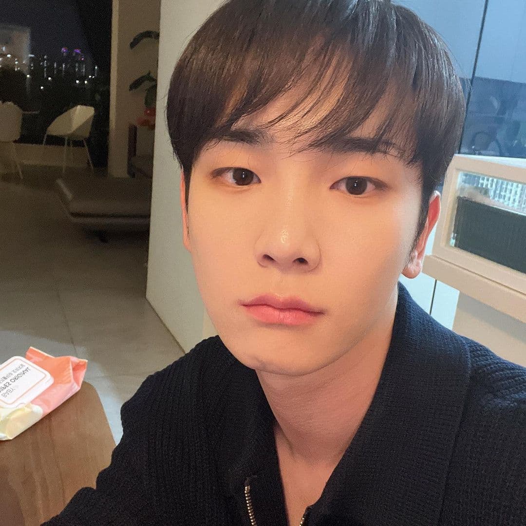 SHINee成員KEY今確診新冠肺炎,已中斷工作在家隔離。(翻攝自KEY IG)