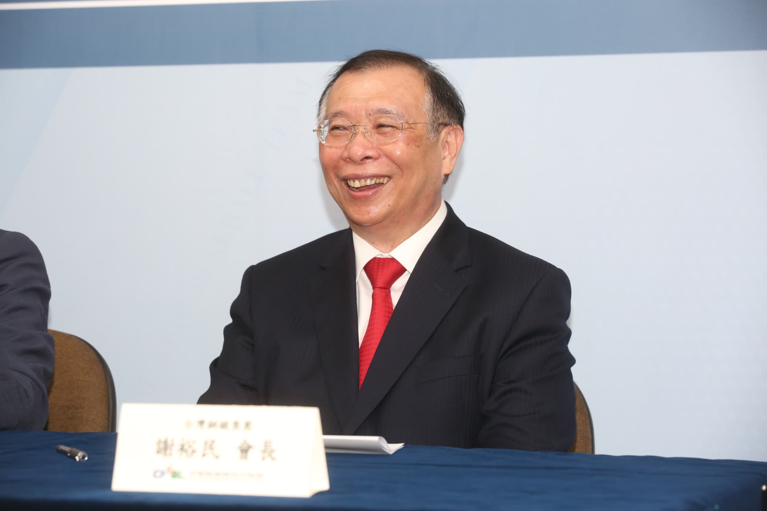 台鋼會長謝裕民說,台鋼雄鷹首年10億元費用,老天已經幫忙準備好了。