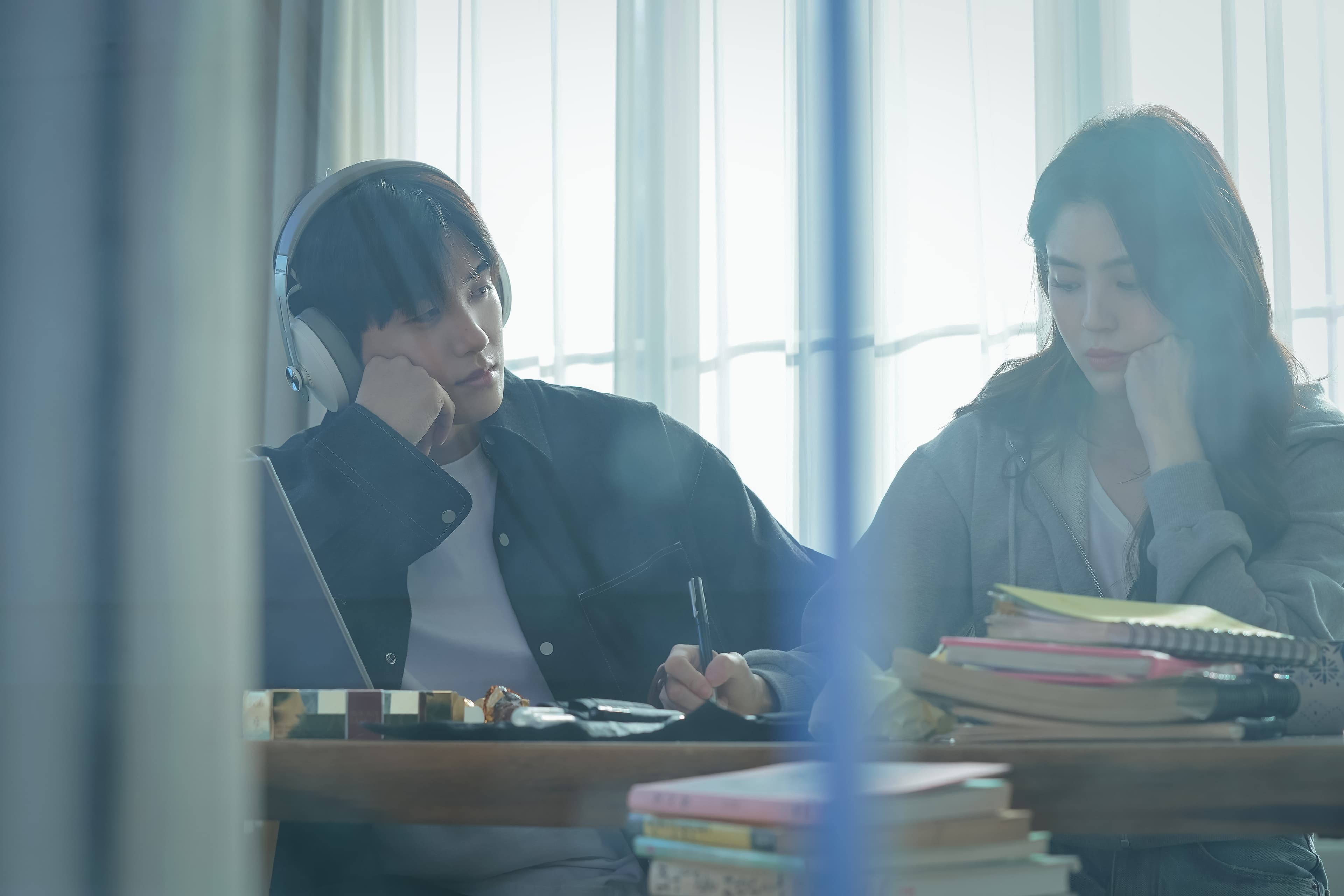 《單戀原聲帶》講述朴炯植與韓韶禧8年之間遊走在愛情與友情邊界的故事。(Disney+提供)