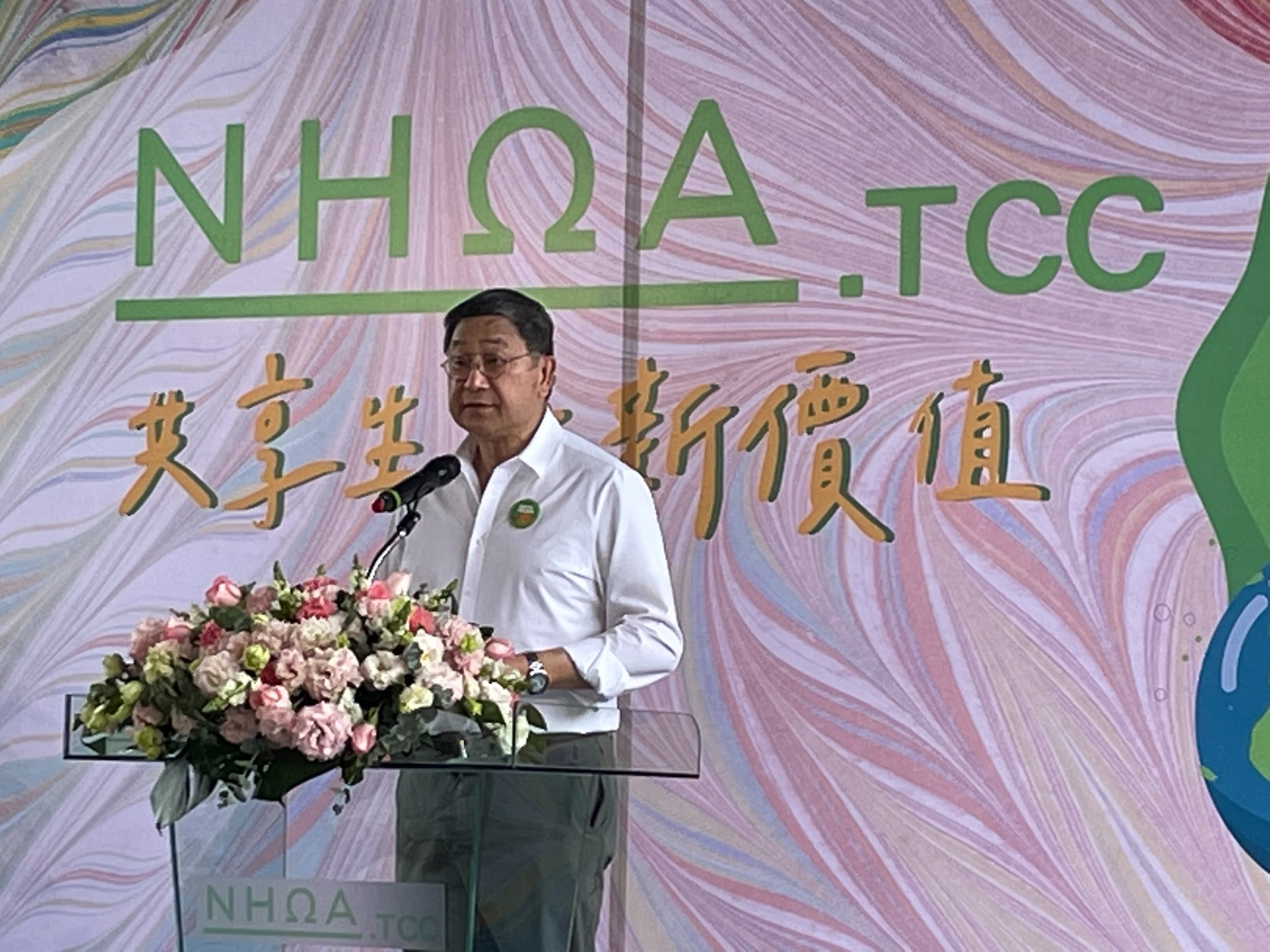 台泥董座張安平經營企業秉持三原則。第一,要對社會有幫助。第二,要能照顧員工。第三,要對股東有交代。
