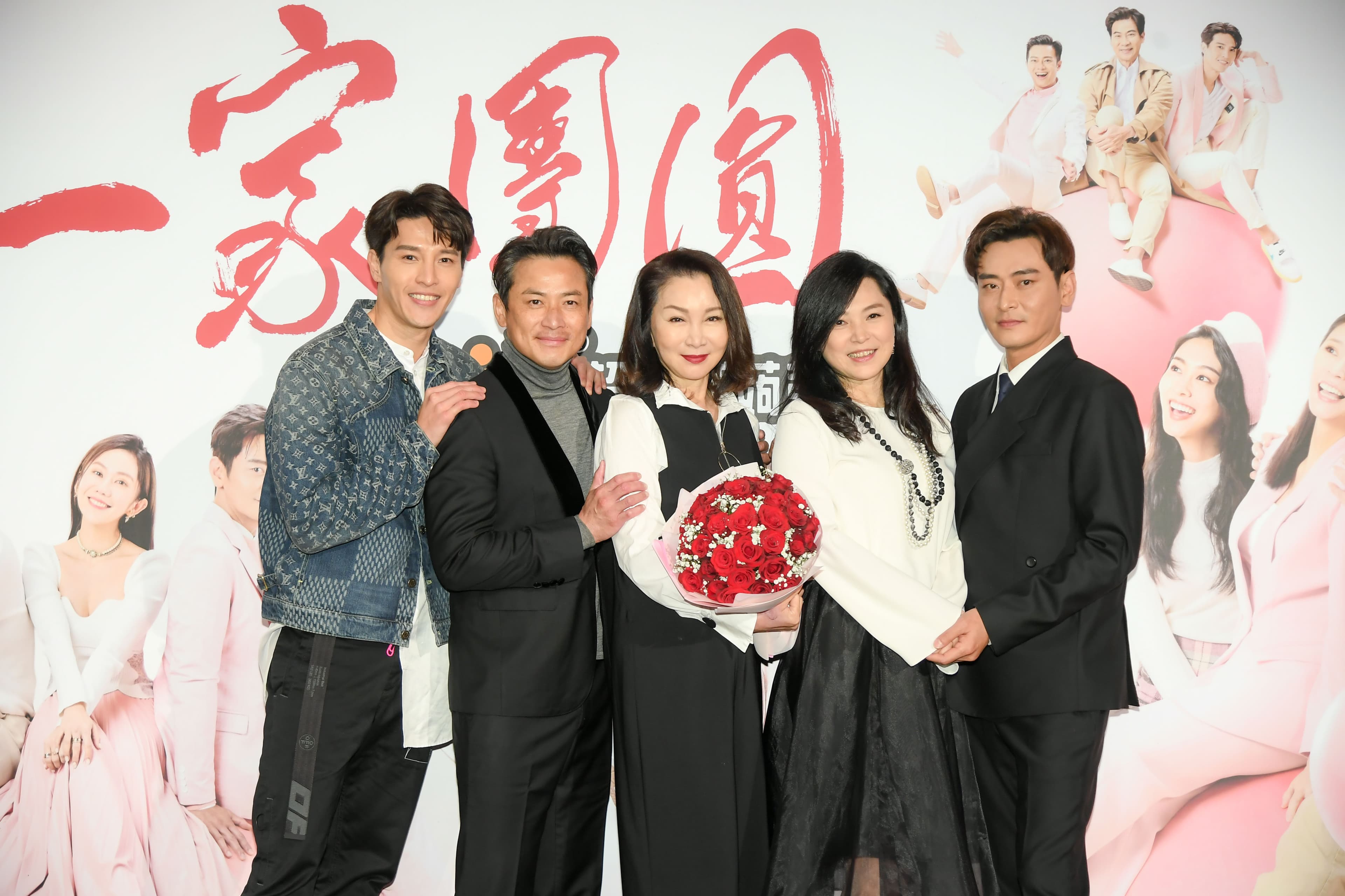張瓊姿和張鳳書(中)戲裡飾演大小老婆。(三立提供)