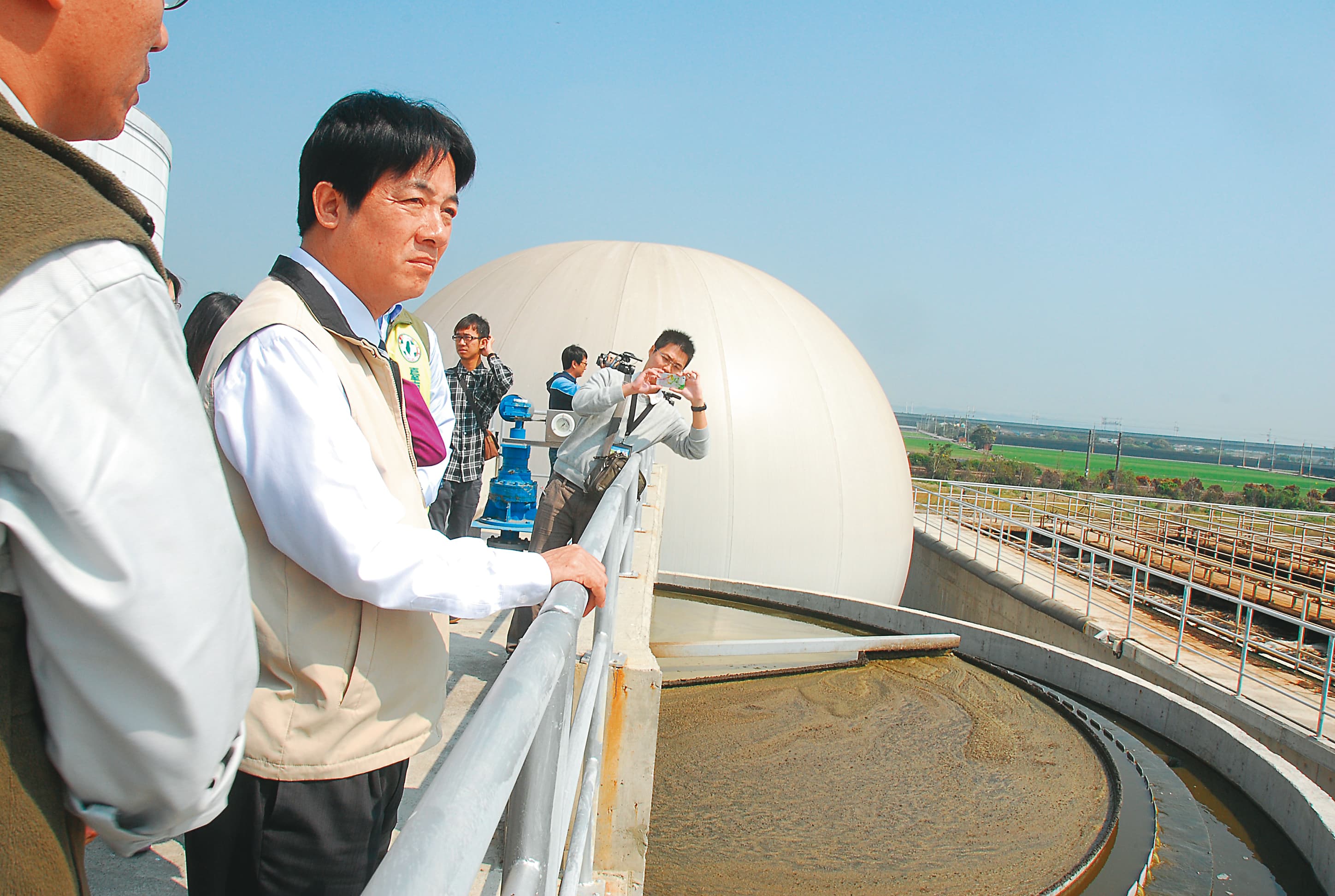 台灣的沼氣發電越來越受到中央與地方政治人物的重視。(台南市政府提供)