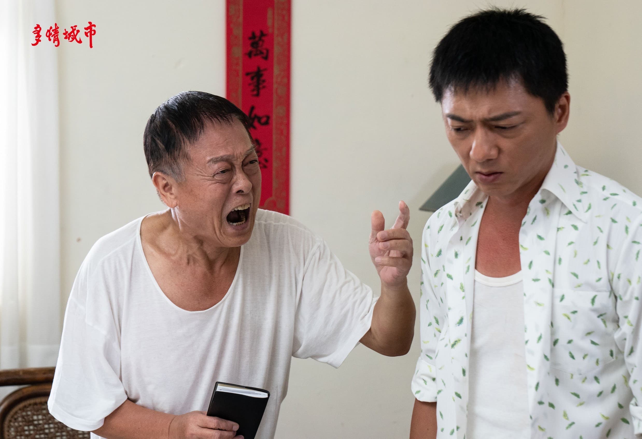 唐川（左）2019年拍民視八點檔《多情城市》演曾福，劇中是老實又認真的礦工，跟藍葦華有不少對手戲。（民視提供）