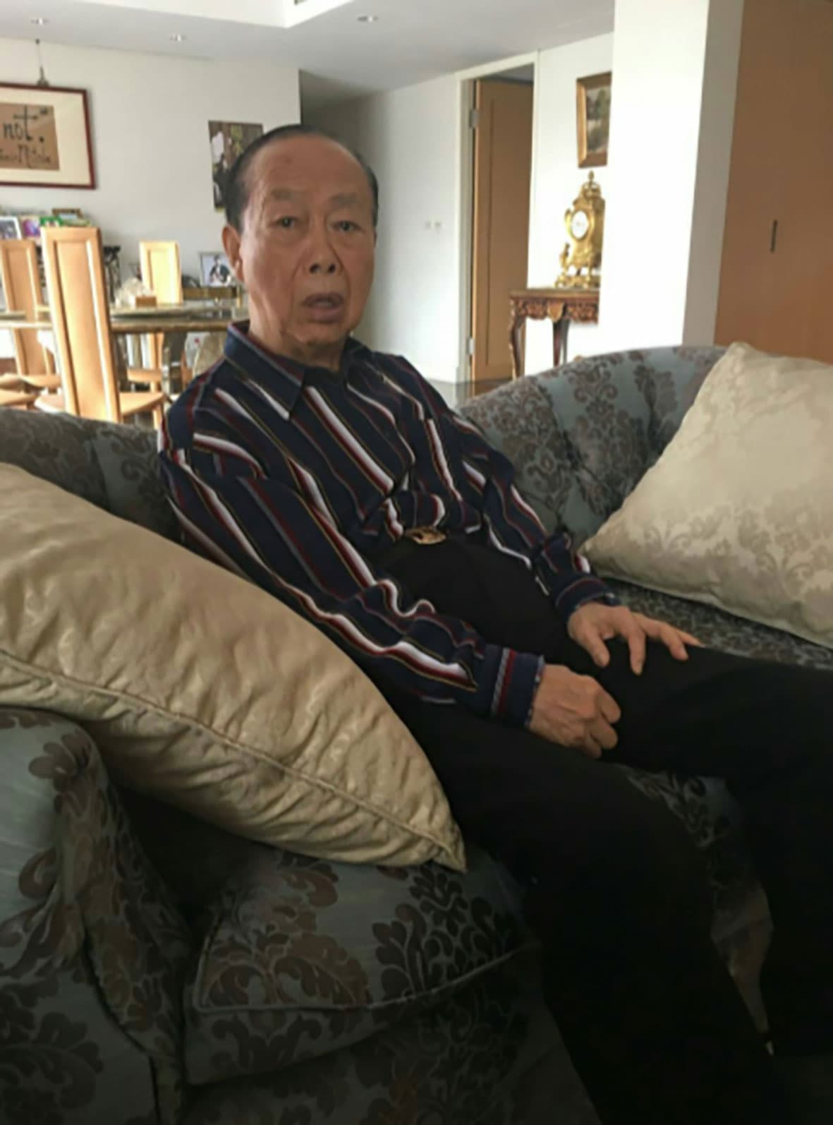 林明洋之父、前明台產險董事長林博正(圖)遭兒子的債主討債,還被拍下照片。(讀者提供)