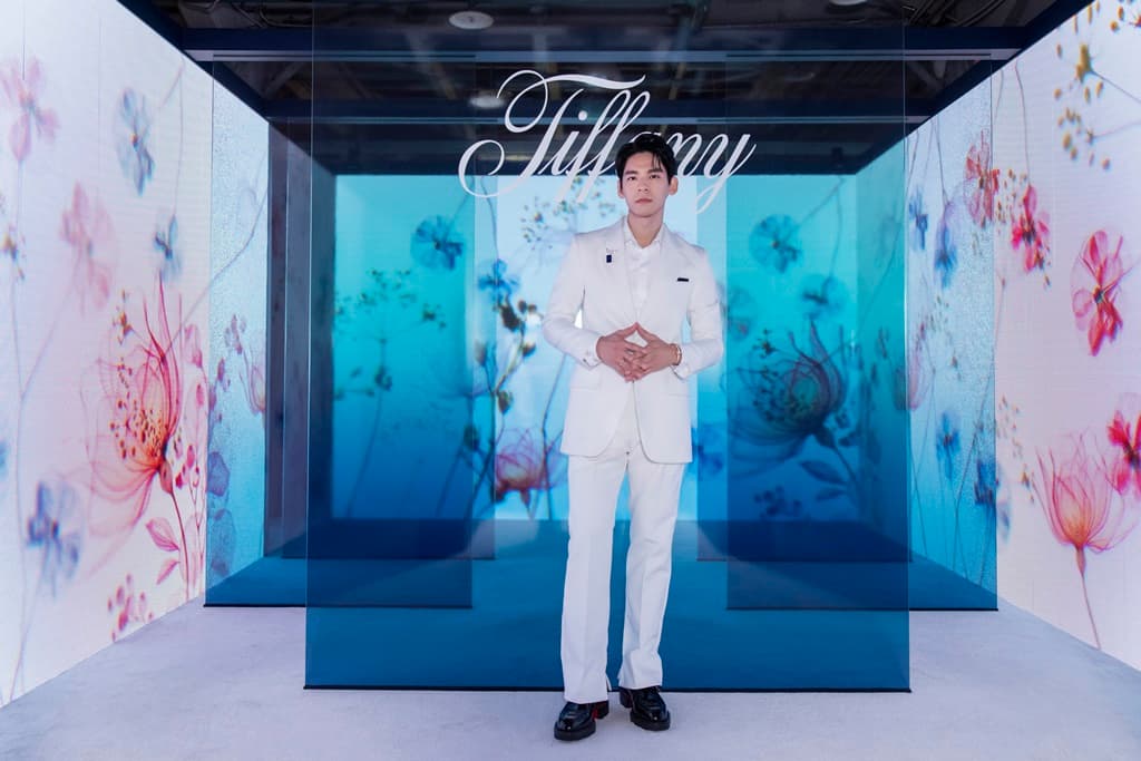 林柏宏一身白西裝,別上Tiffany經典的43.8克拉丹泉石打造的Tiffany石上鳥胸針,十分適合現代男士出席重要場合時效仿。(Tiffany提供)
