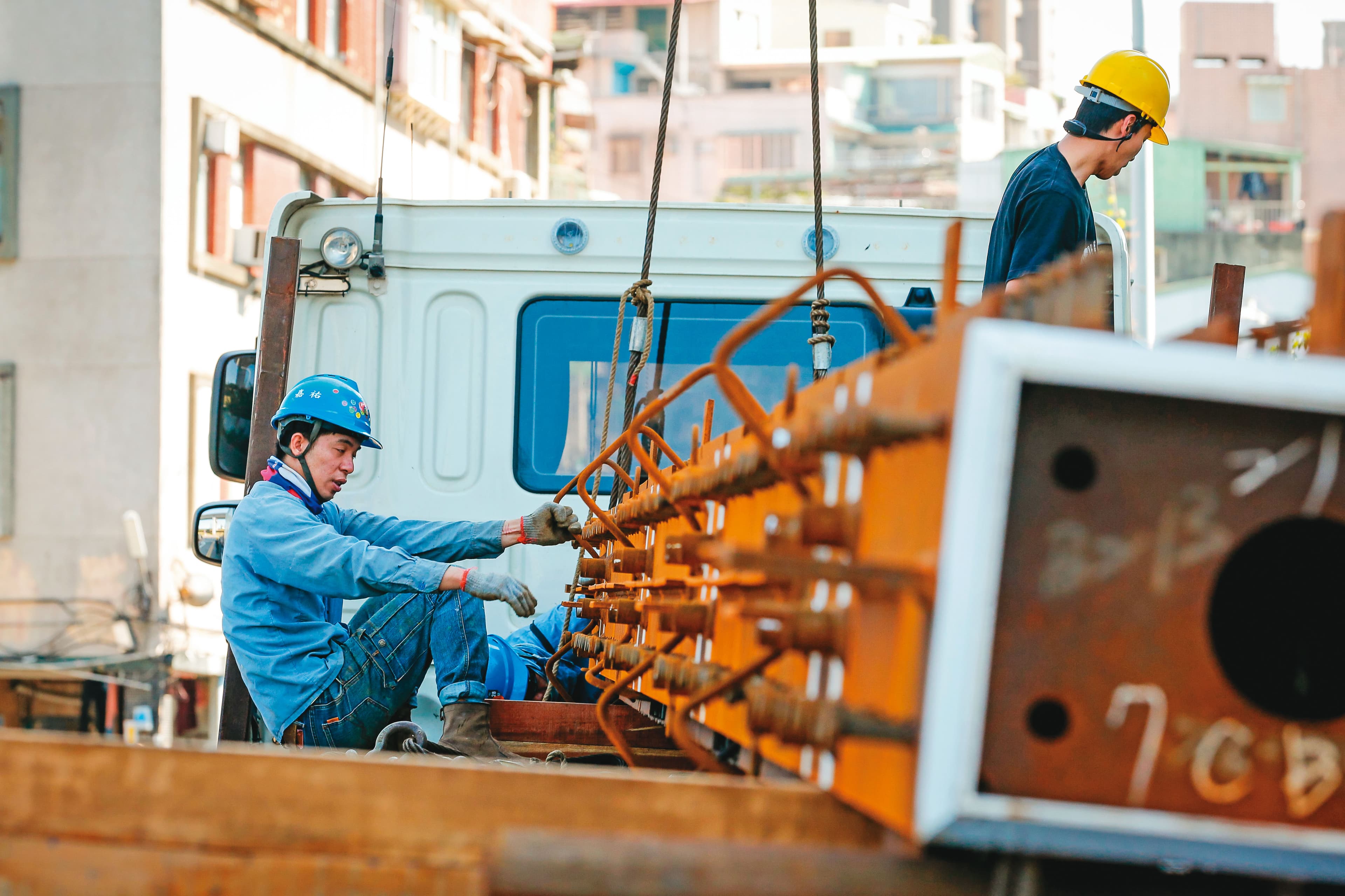 市場上常見建商以「疫情導致缺工、缺料」為由延遲交屋，致爭議四起。
