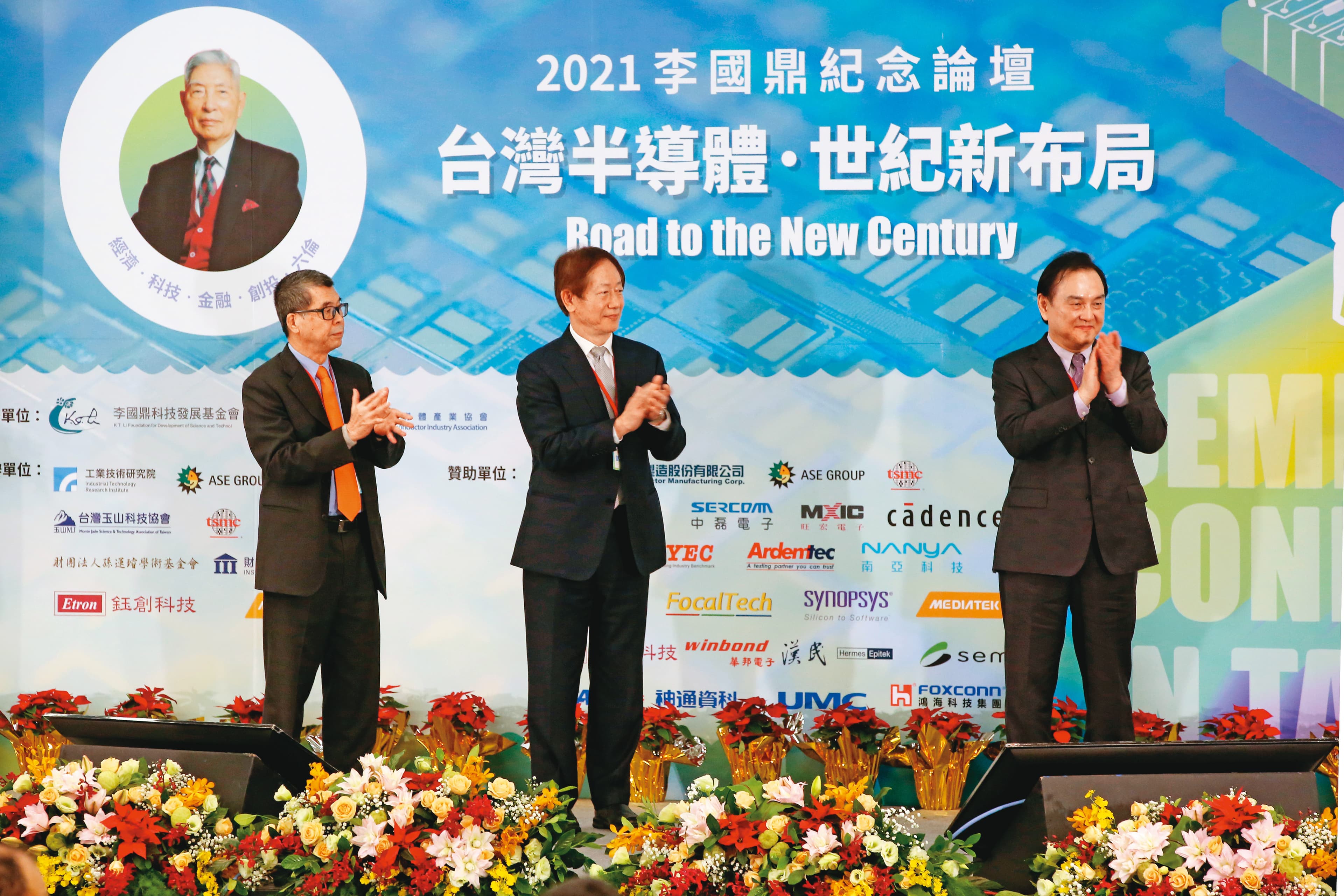 看好AR、VR眼鏡的台積電,也成為蘋果自主開發Micro OLED的關鍵合作夥伴。