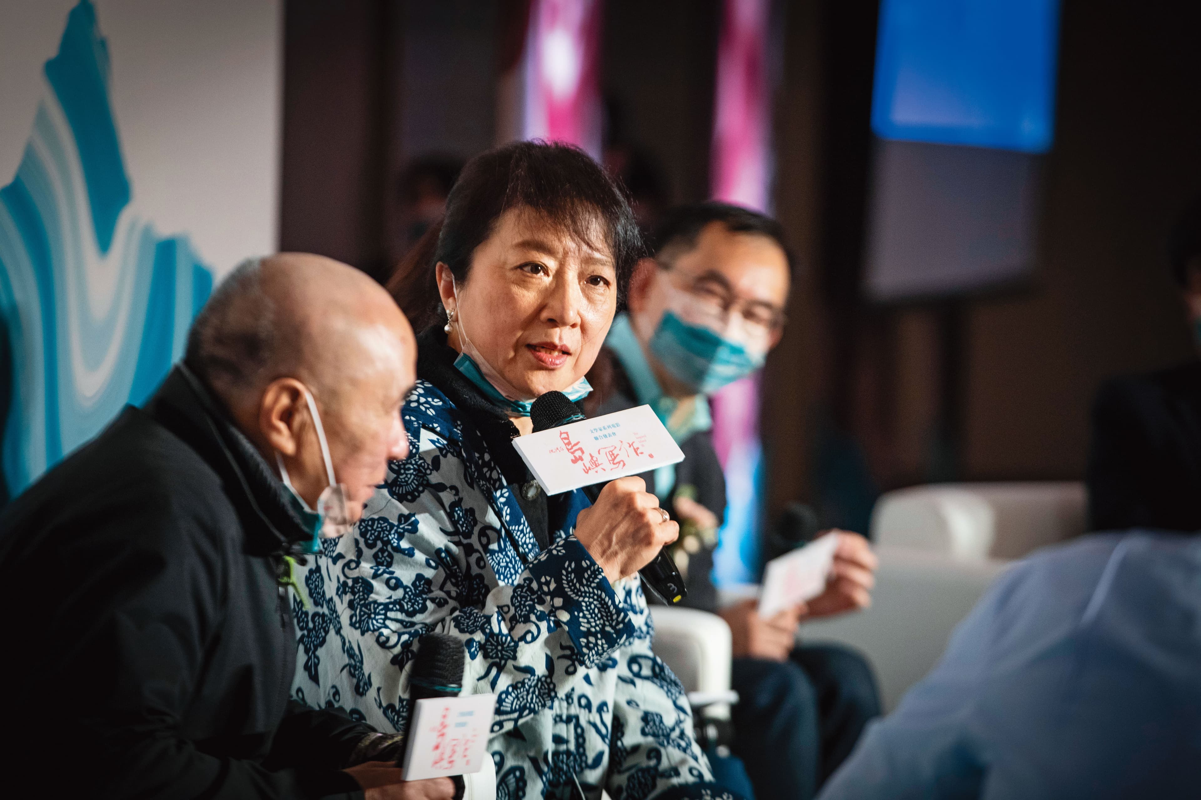 文學朱家紀錄片原找上朱天文老搭檔侯孝賢,但侯孝賢以自己不懂文學而婉拒,但仍為《我記得》擔任監製。