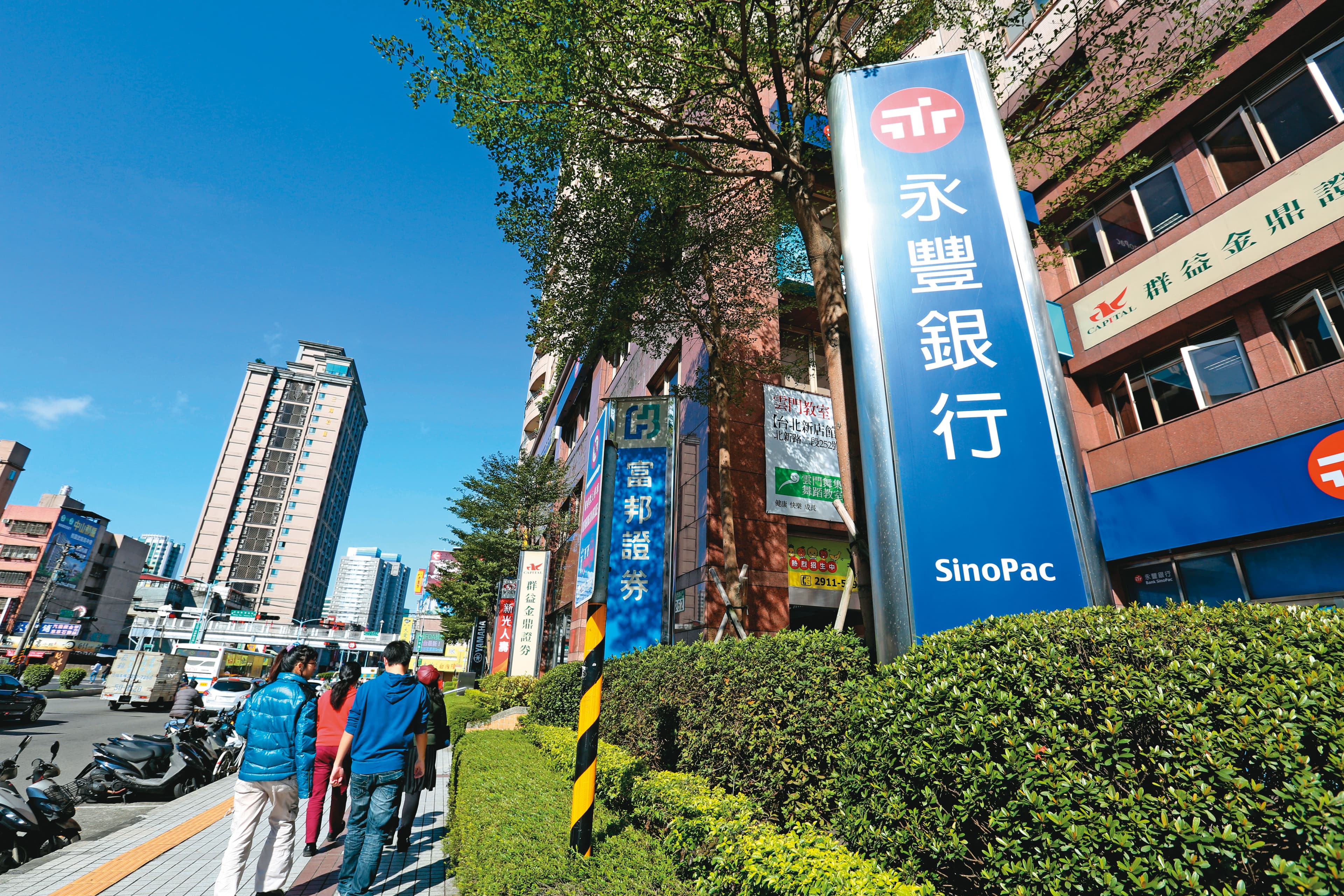 永豐金日前宣布配發現金股利0.8元,殖利率逾4%,吸引存股族入手。