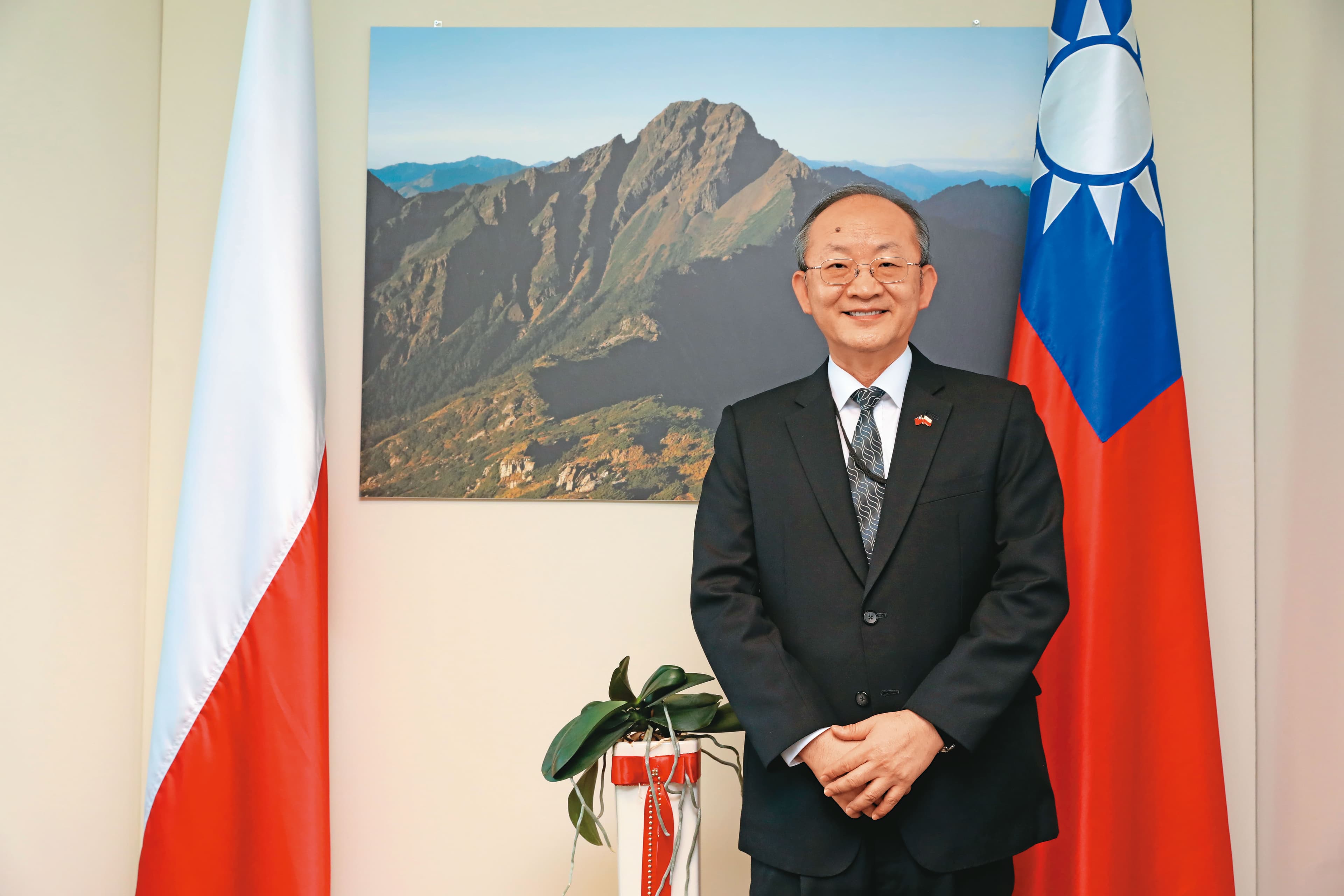 駐波蘭代表陳龍錦表示,無論撤僑或援助烏克蘭,都是由外交與國安體系通力合作。