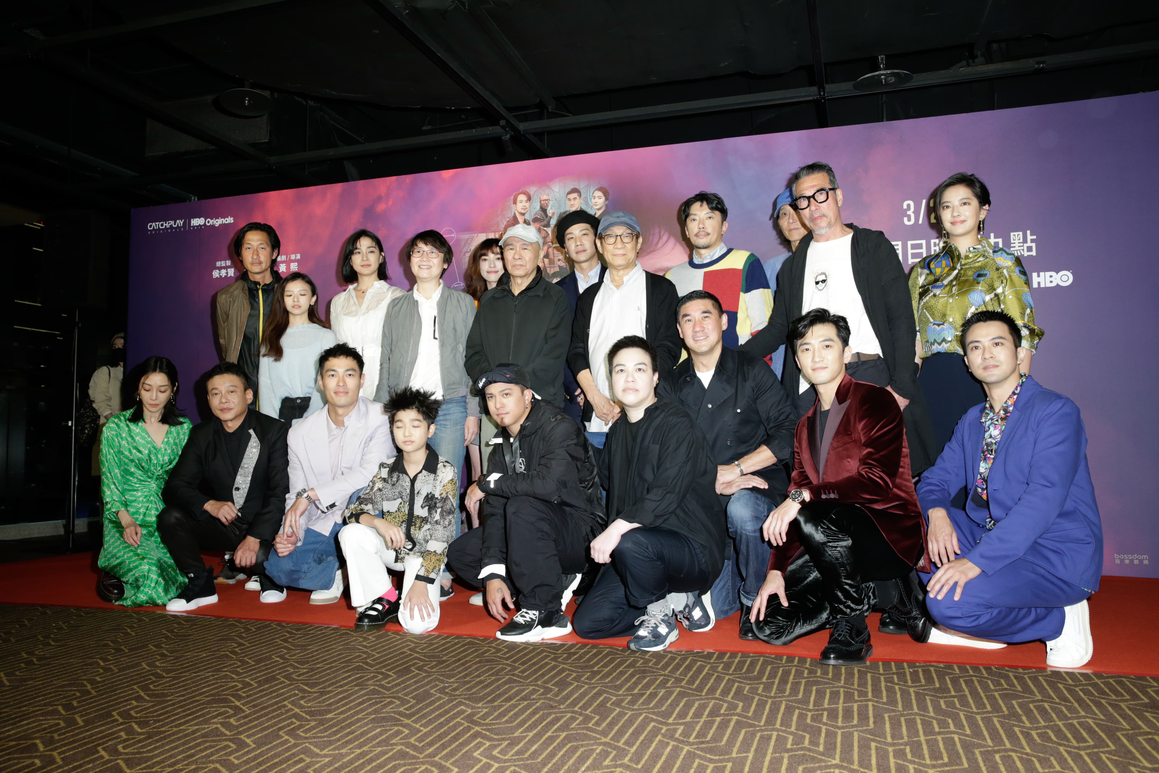 侯孝賢擔任《良辰吉時》監製,與主要演員及導演黃熙(前排右4)一同出席首映。