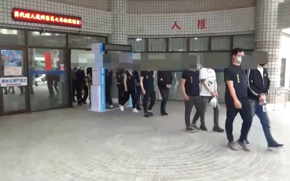 警方依妨害自由、恐嚇取財及組織犯罪等移送。（翻攝畫面）