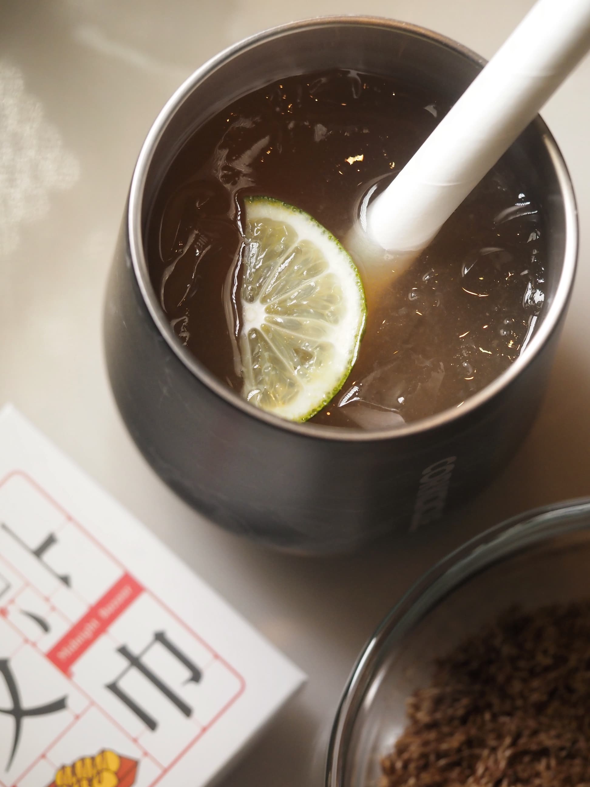 主食與甜點間的清口飲品是甜酸適口的「手搓愛玉」。
