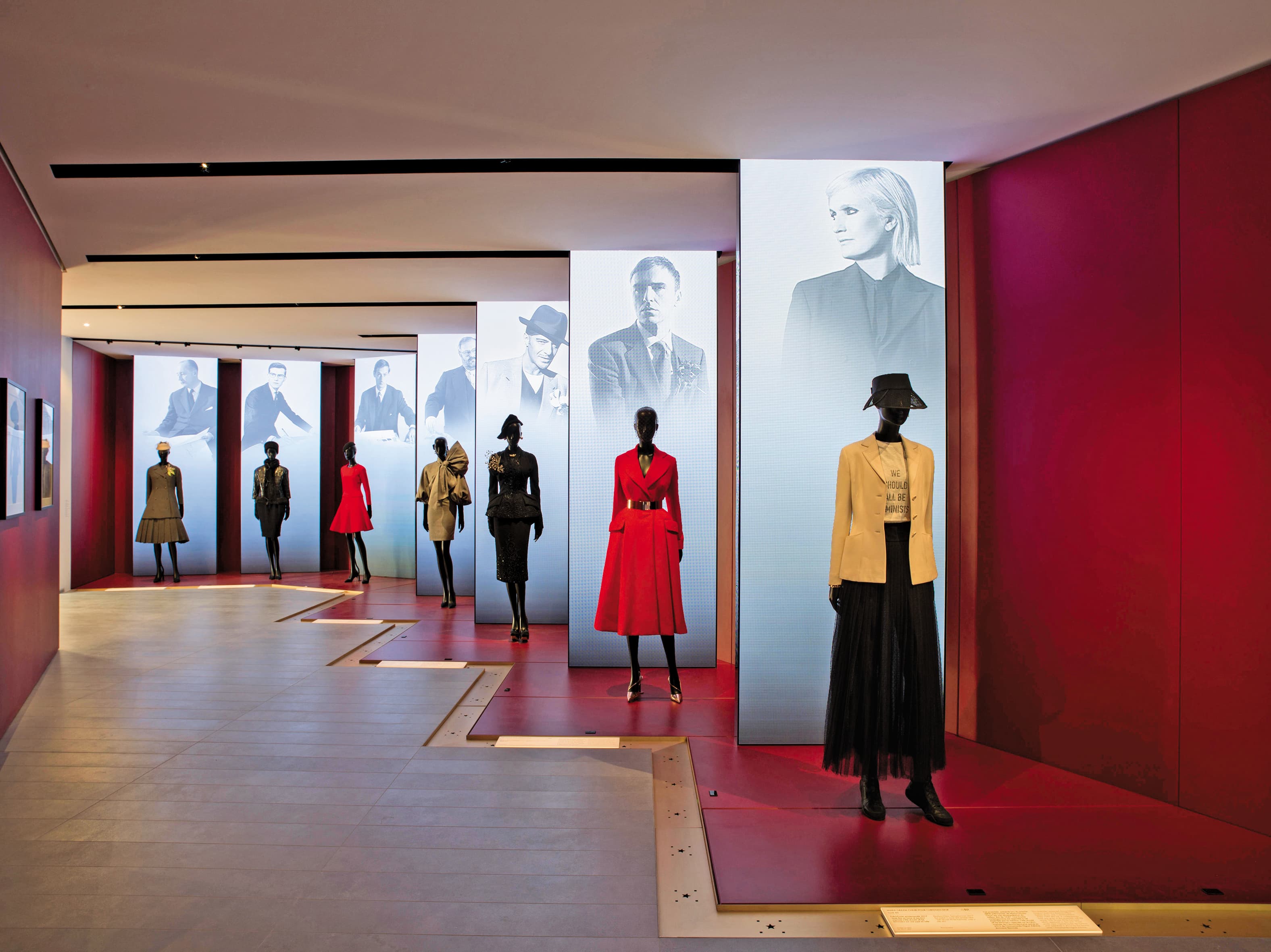 蒙田大道30號歷經75年的發展，藉此次修繕工程加入了 La Galerie Dior（迪奧藝廊），這個原創展覽空間記錄Christian Dior及 6 位繼任者的作品。