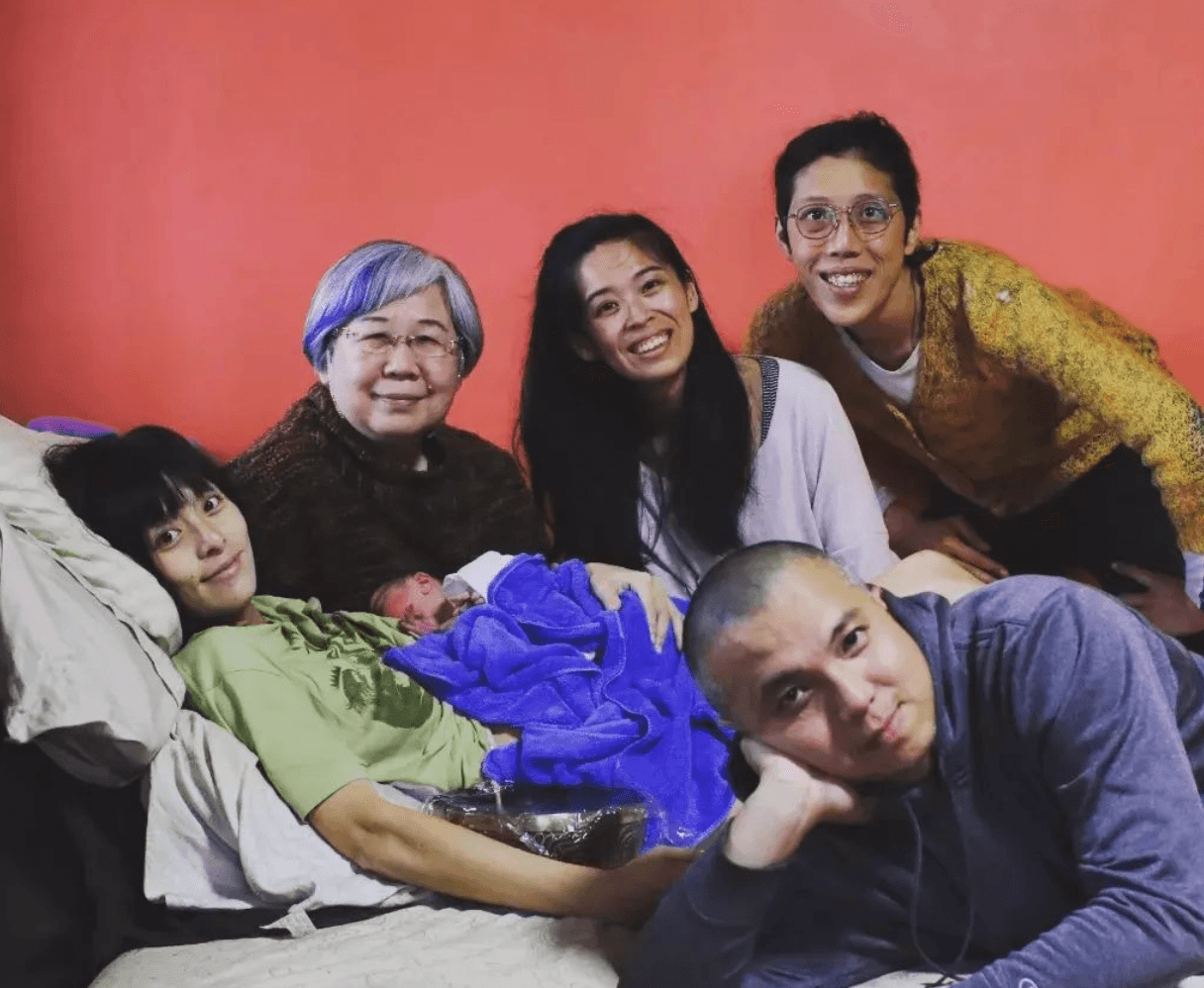 李依瑾曬出家人和孩子的合照，臉上幸福表情藏不住。（翻攝自李依瑾ig）