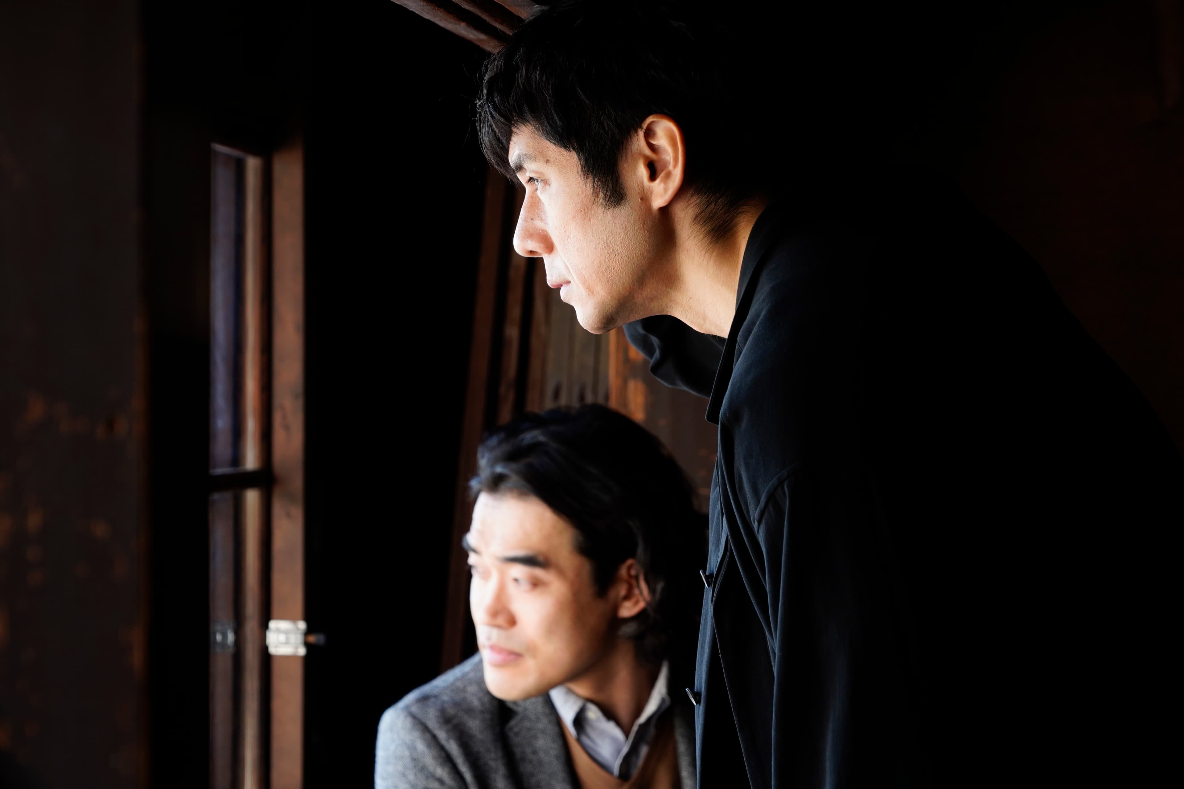 西島秀俊（右）主演的《在車上》在世界各地上映後都引發熱烈迴響。（東昊影業提供）