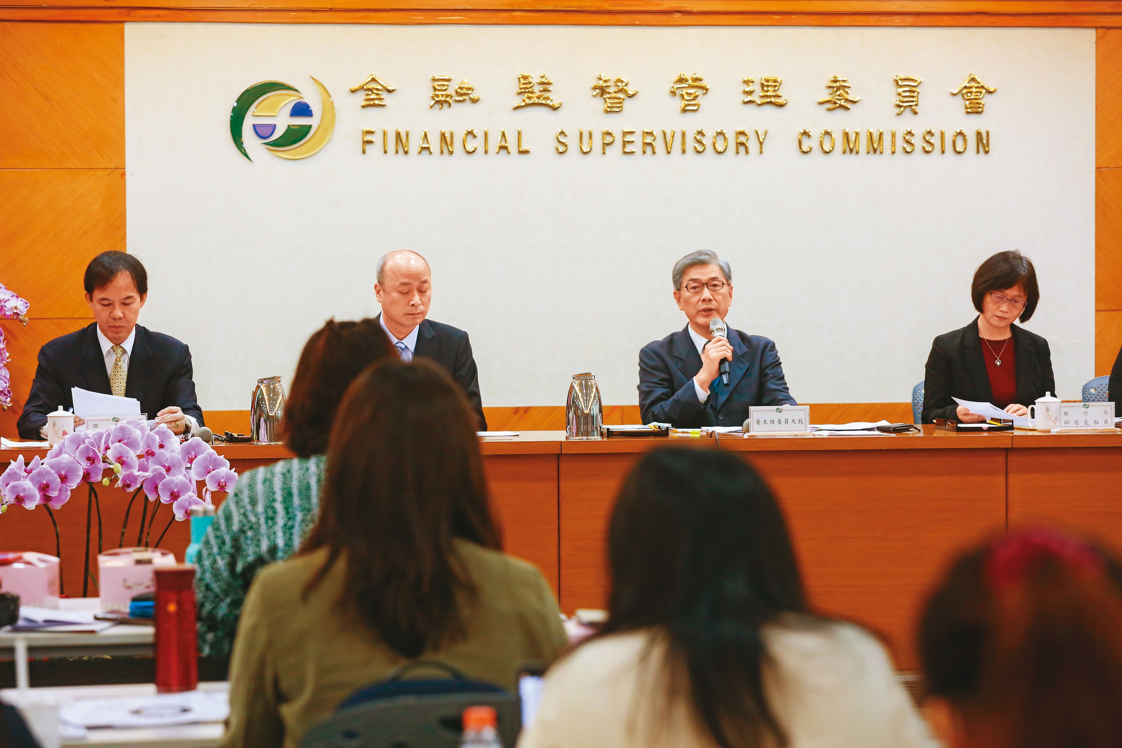 金管會2月全面提高不動產授信風險權數,讓不少中小建商急得跳腳。