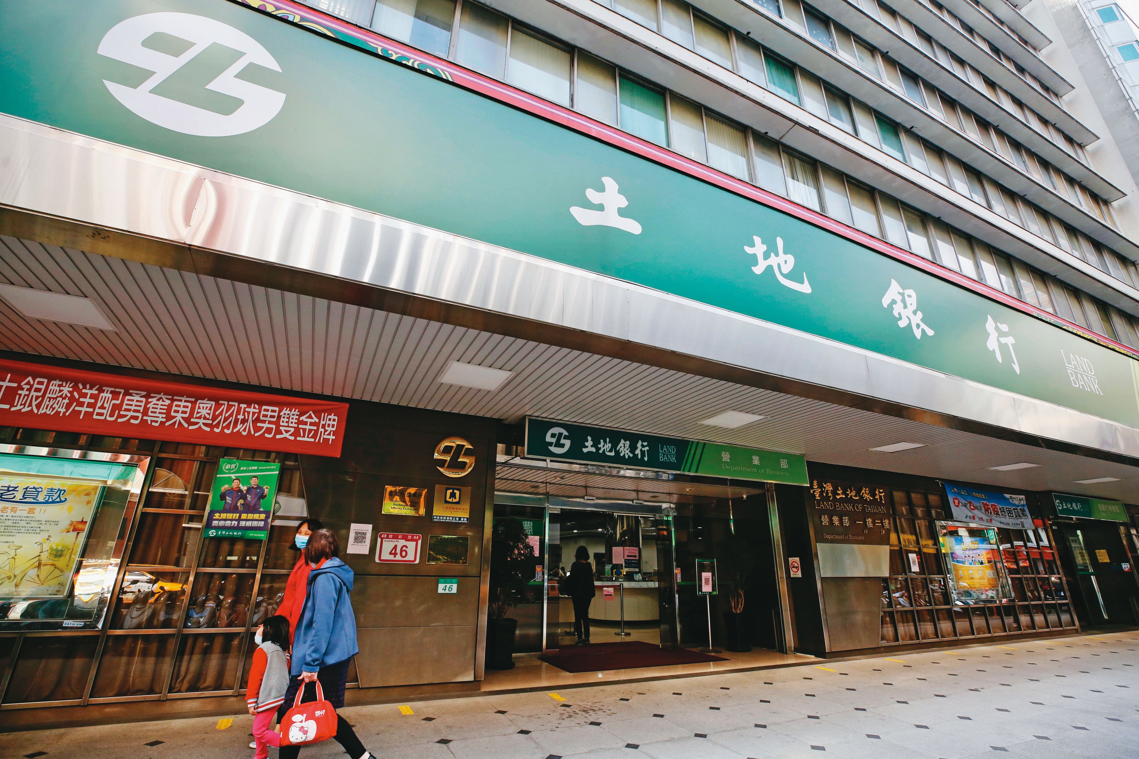國內不動產授信龍頭土地銀行,開出第一槍喊出暫緩承接土建融新案。