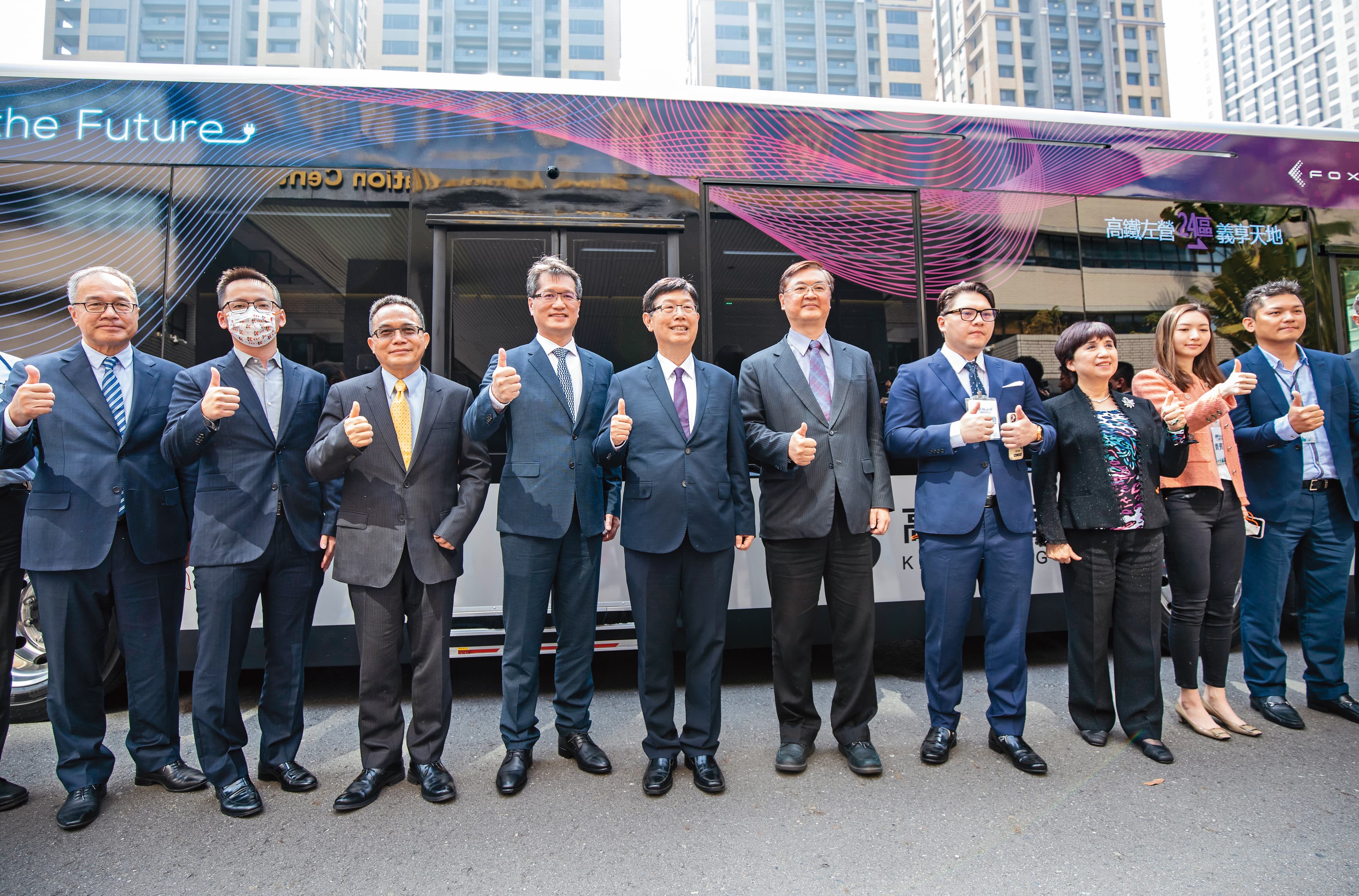鴻海透過MIH聯盟切入電動車，所開發的電動巴士，在電池材料的選擇也押注鋰鐵。
