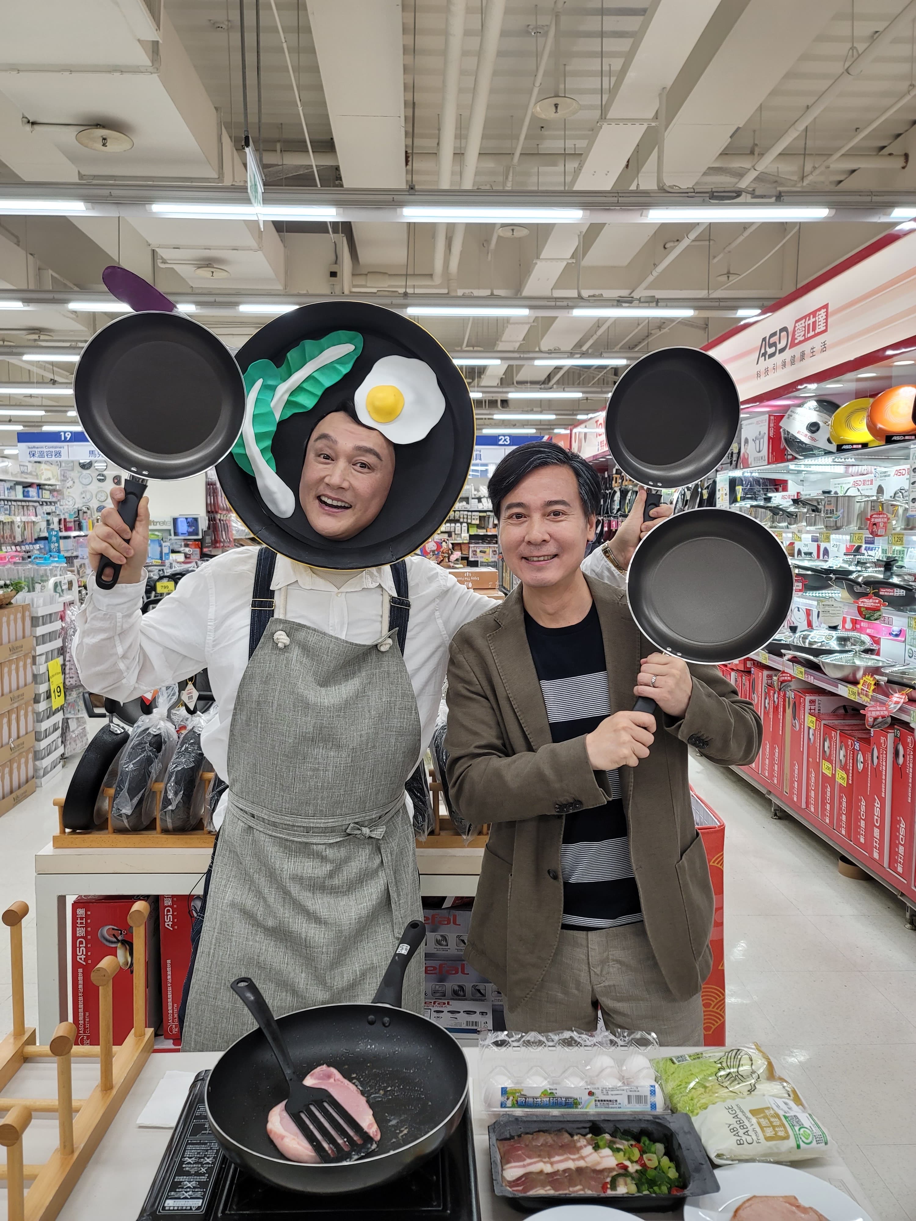 何篤霖和尹昭德用流利台語對戲讓人刮目相看。(伊林娛樂提供)
