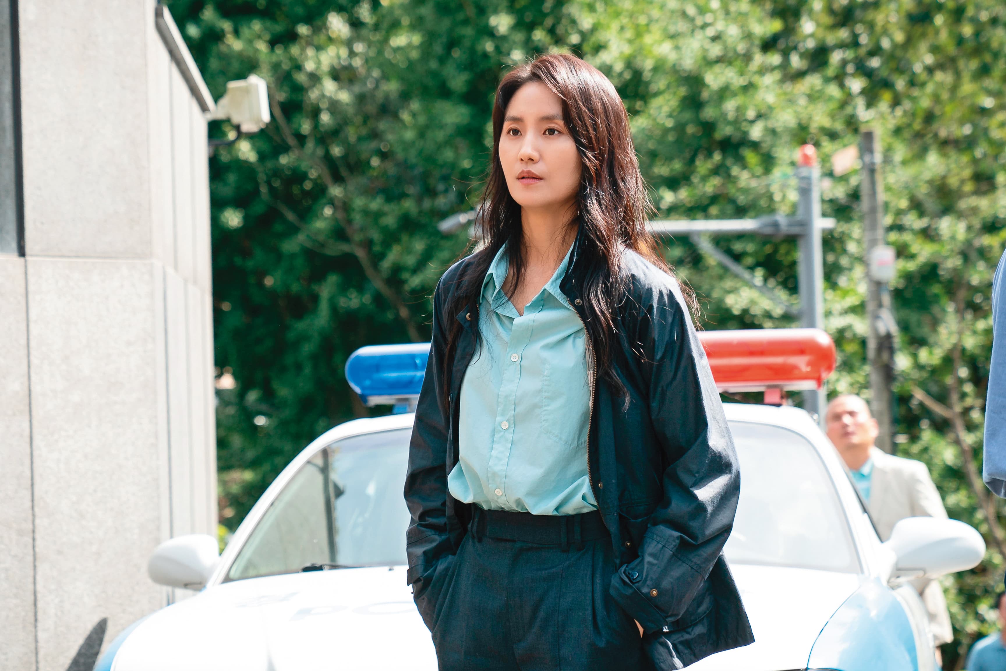鮮少接演連續劇的金素真飾演90年代少見的女刑警,經常因性別遭到輕視。(愛奇藝國際站提供)