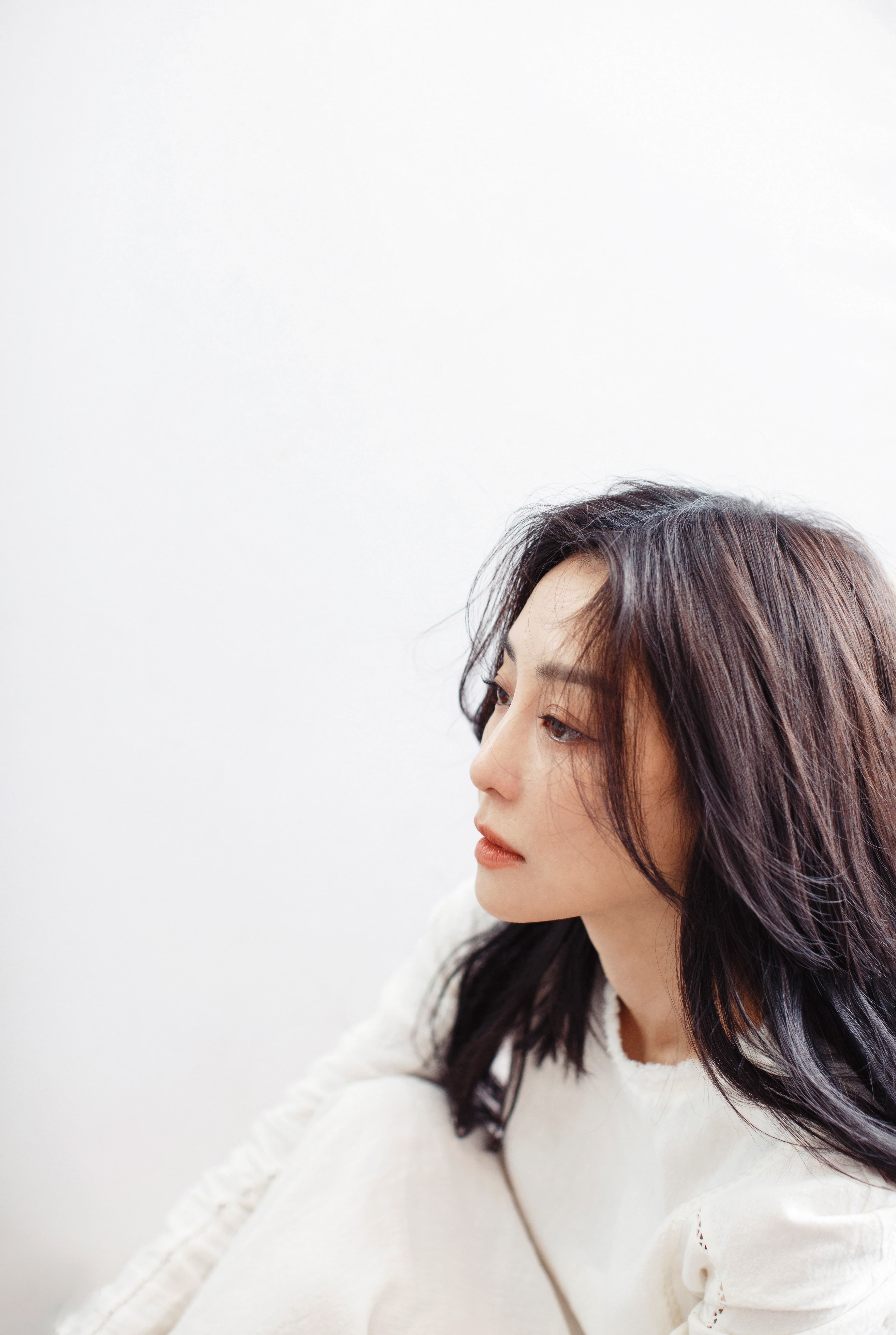 謝欣穎這幾年的演出面向極豐富,她的實踐路線可以主流、非主流,亦可以甜美與邪氣。