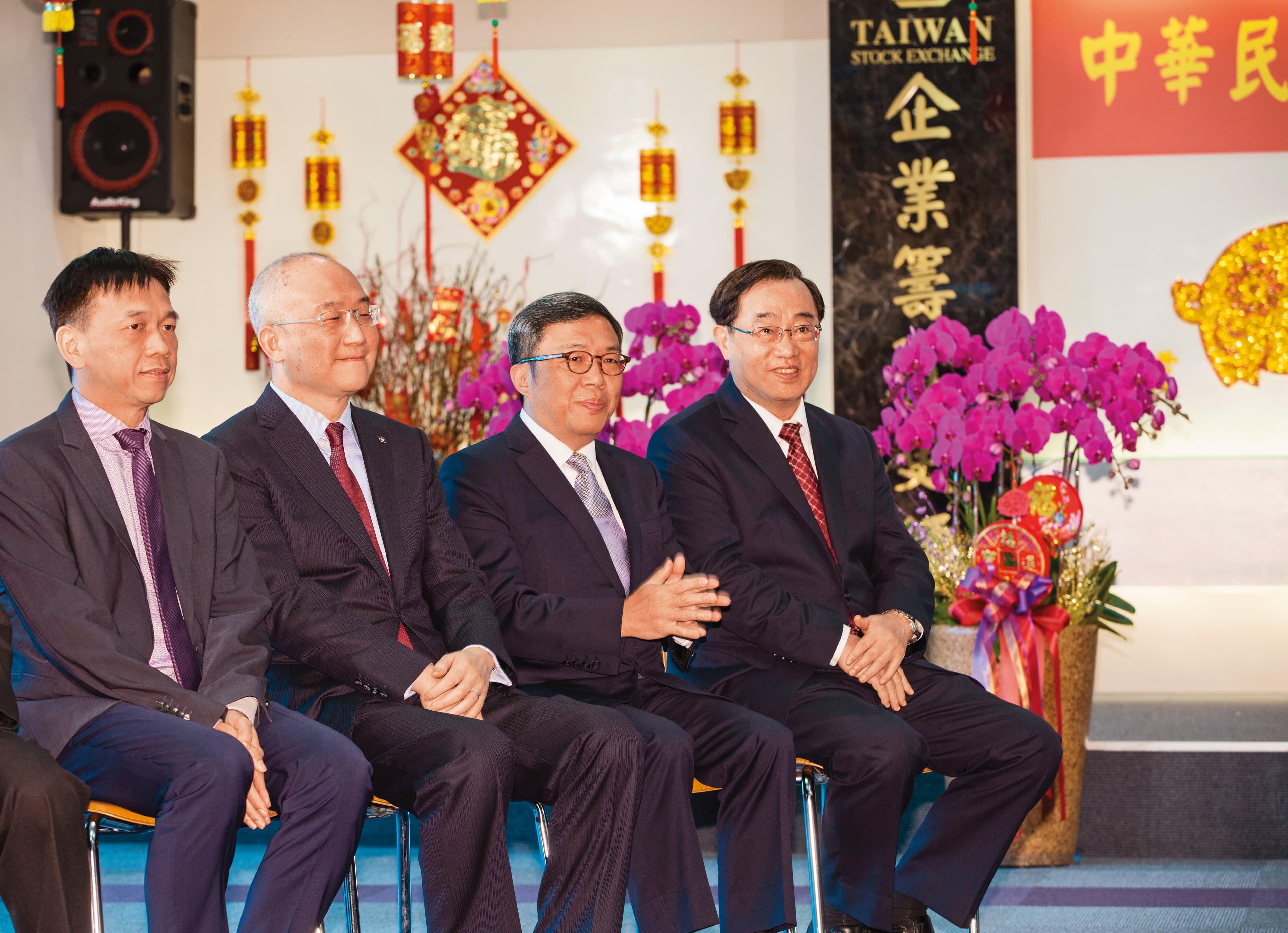現任券商公會理事長賀鳴珩(右2)將於今年7月卸任,糜以雍(左2)、陳俊宏都有意卡位。