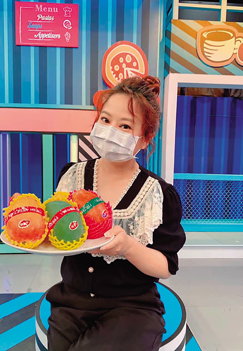 何嘉文沒料到最賺錢的副業,竟是賣水果的家業。 (翻攝自i'm vivi ho何嘉文臉書)