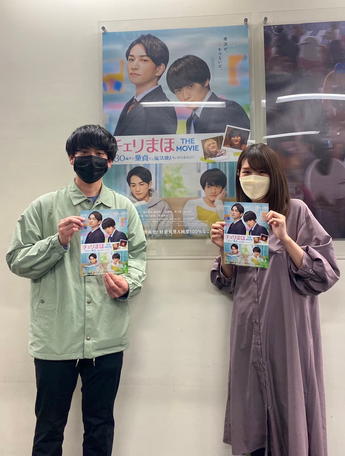 本間奏美製作人(右)與風間太樹導演特地透過本刊向台灣觀眾問好。(TV TOKYO提供)