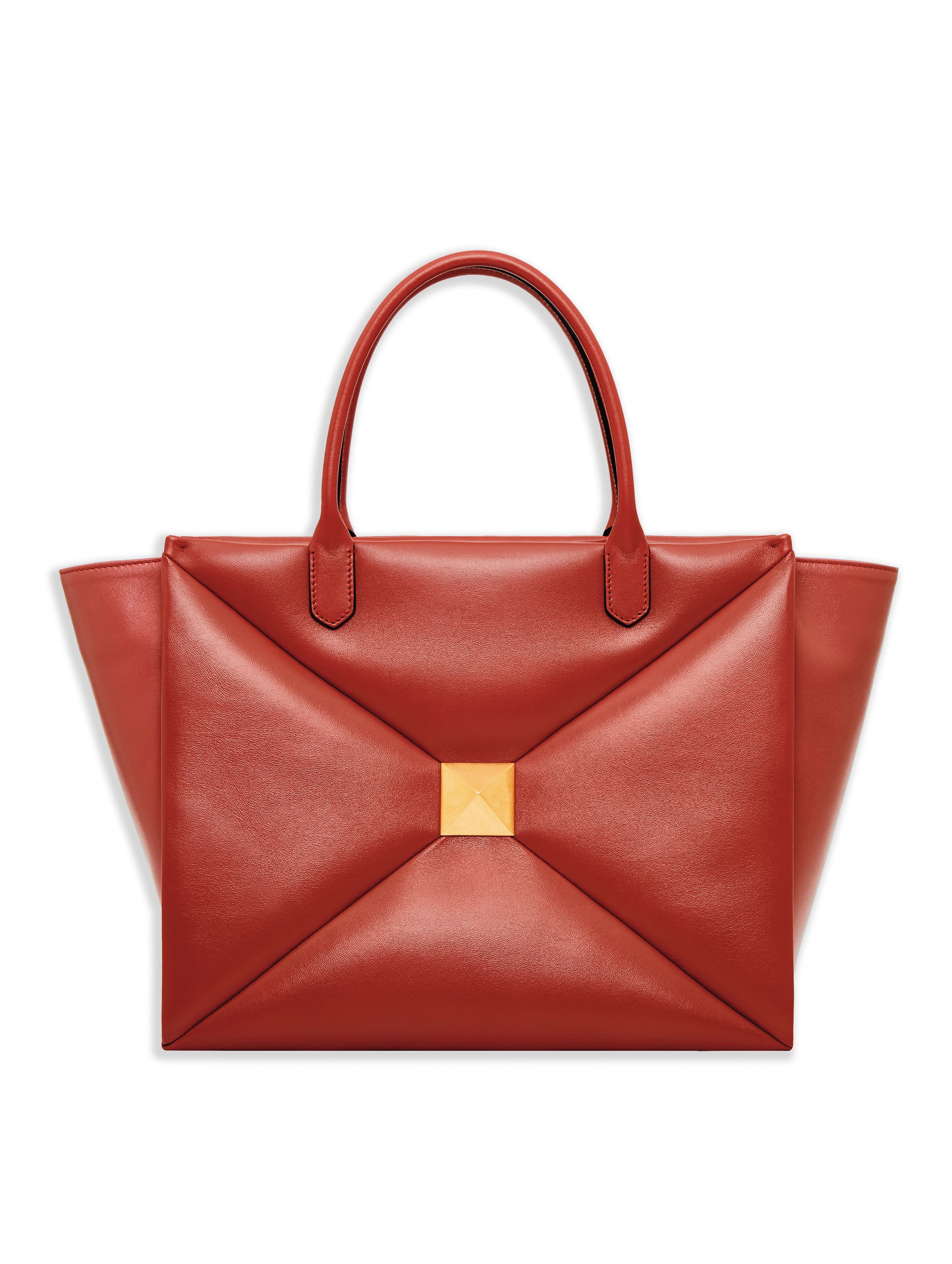Valentino Garavani One Stud薑餅棕小羊皮大型提包(另附皮革背帶) NT$116,500 (VALENTINO提供)