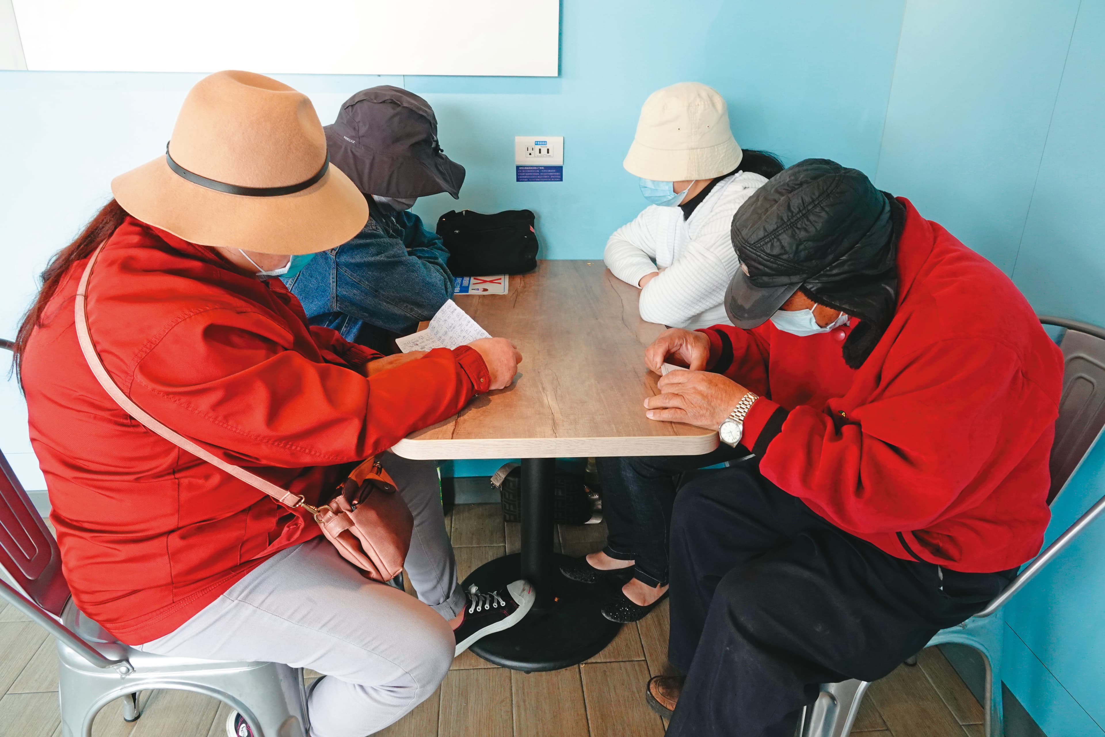 4名離職員工出面控訴禾意集團假合作社之名,行剝削勞工之實。