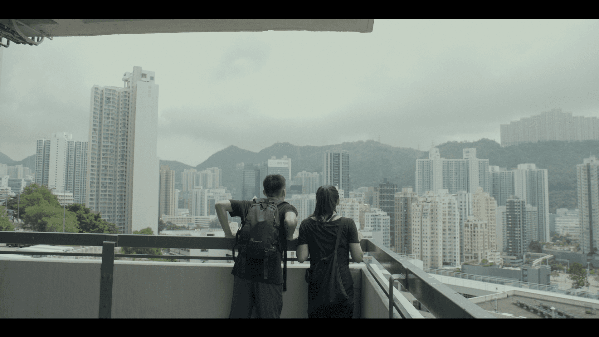 《少年》以反送中運動為背景,描述一群民間搜救隊尋找一位意圖輕生的少女,在香港禁止公開上映。(光年映畫提供)