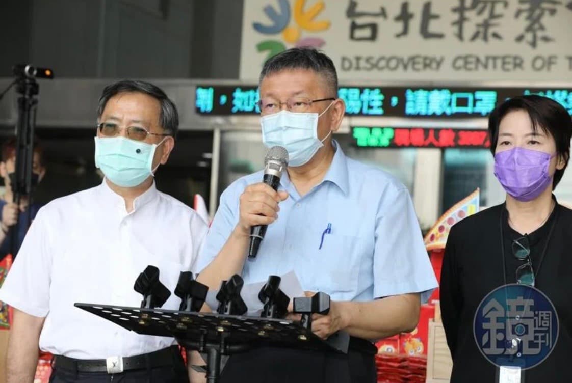 台北市長柯文哲(中)與副市長黃珊珊(右)。(資料照片)