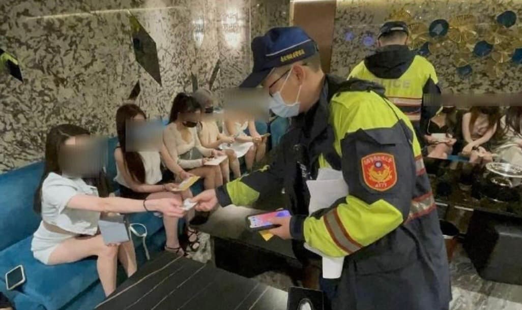 警方查小黃卡。(資料照片)