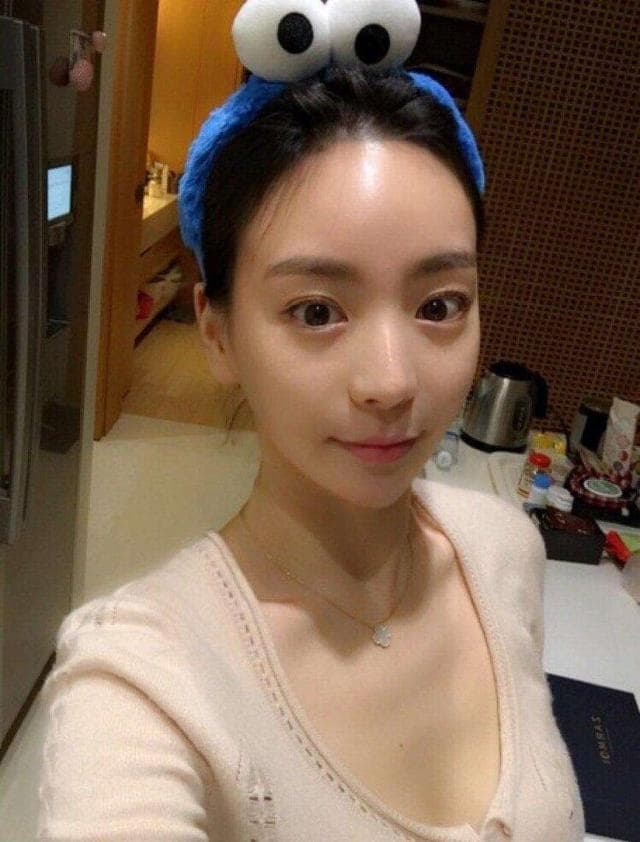 南陽乳業千金黃荷娜曾與朴有天交往,新婚老公卻離奇自殺。(翻攝自黃荷娜IG)