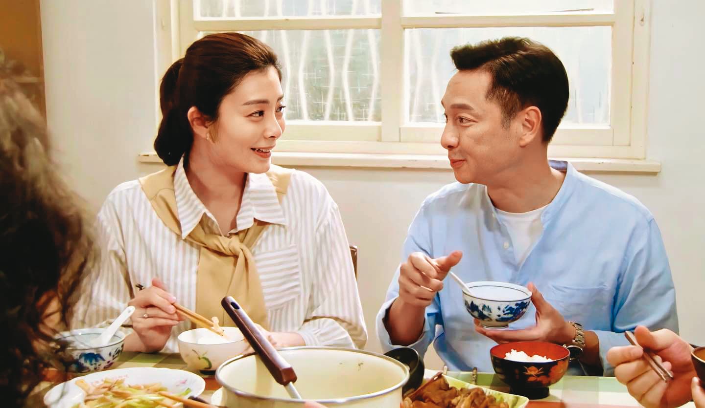 夏如芝(左)睽違台劇4年,最近在台語劇《婚姻結業式》中飾演謝祖武(右)的老婆。(翻攝自婚姻結業式臉書)