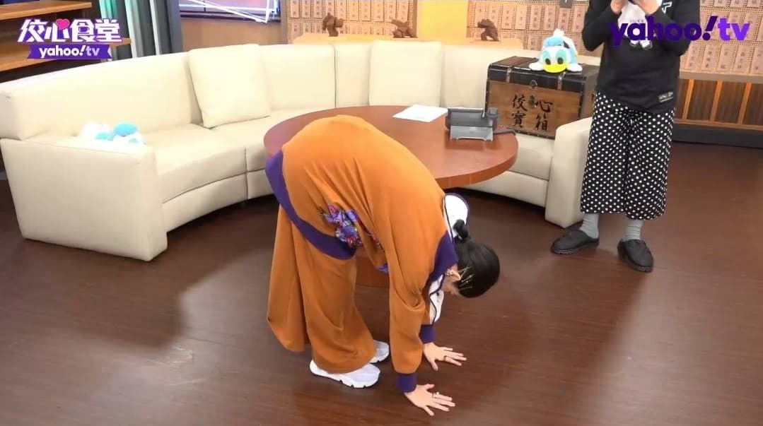 徐若瑄一週運動六次,一彎腰就能雙手貼地圖。(YahooTV提供)