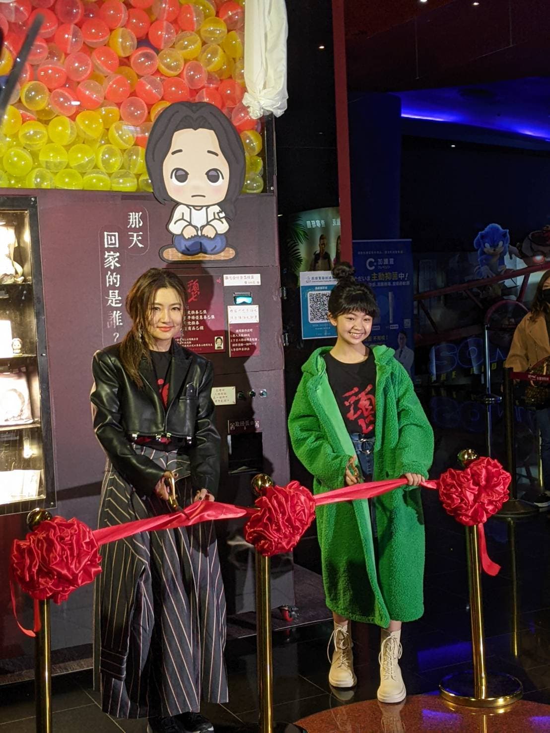 Selina最近忙於宣傳主演新片《頭七》，但話題都圍繞在她的新戀情上。