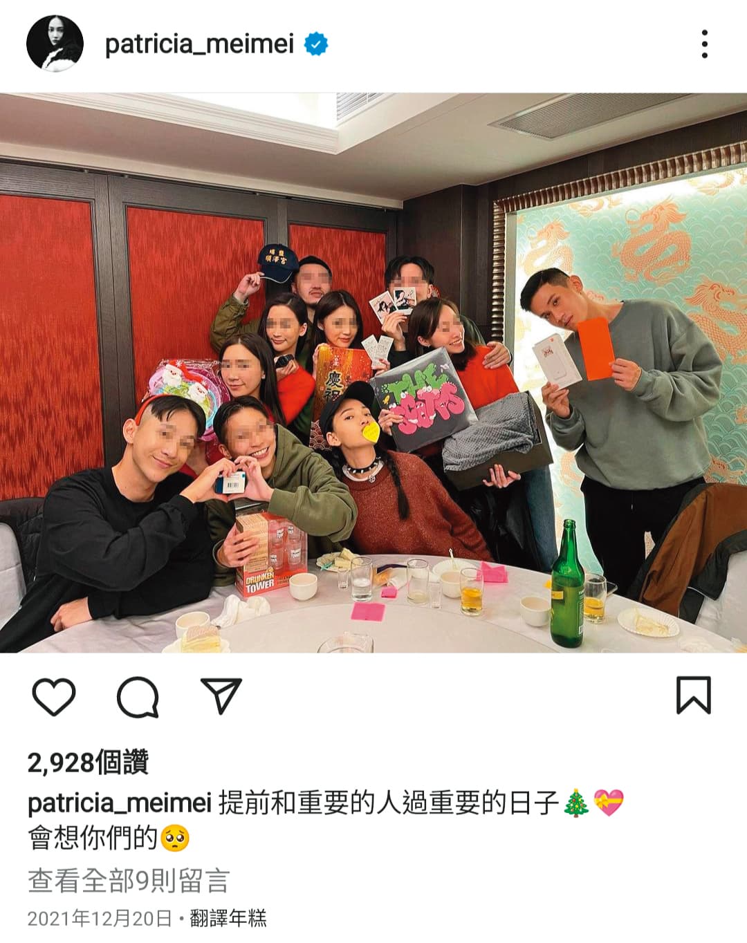 去年林映唯(箭頭處)出國拍戲前,曾與一群好友聚會,郭姓富二代男友(右)亦在其中。(翻攝自林映唯IG)