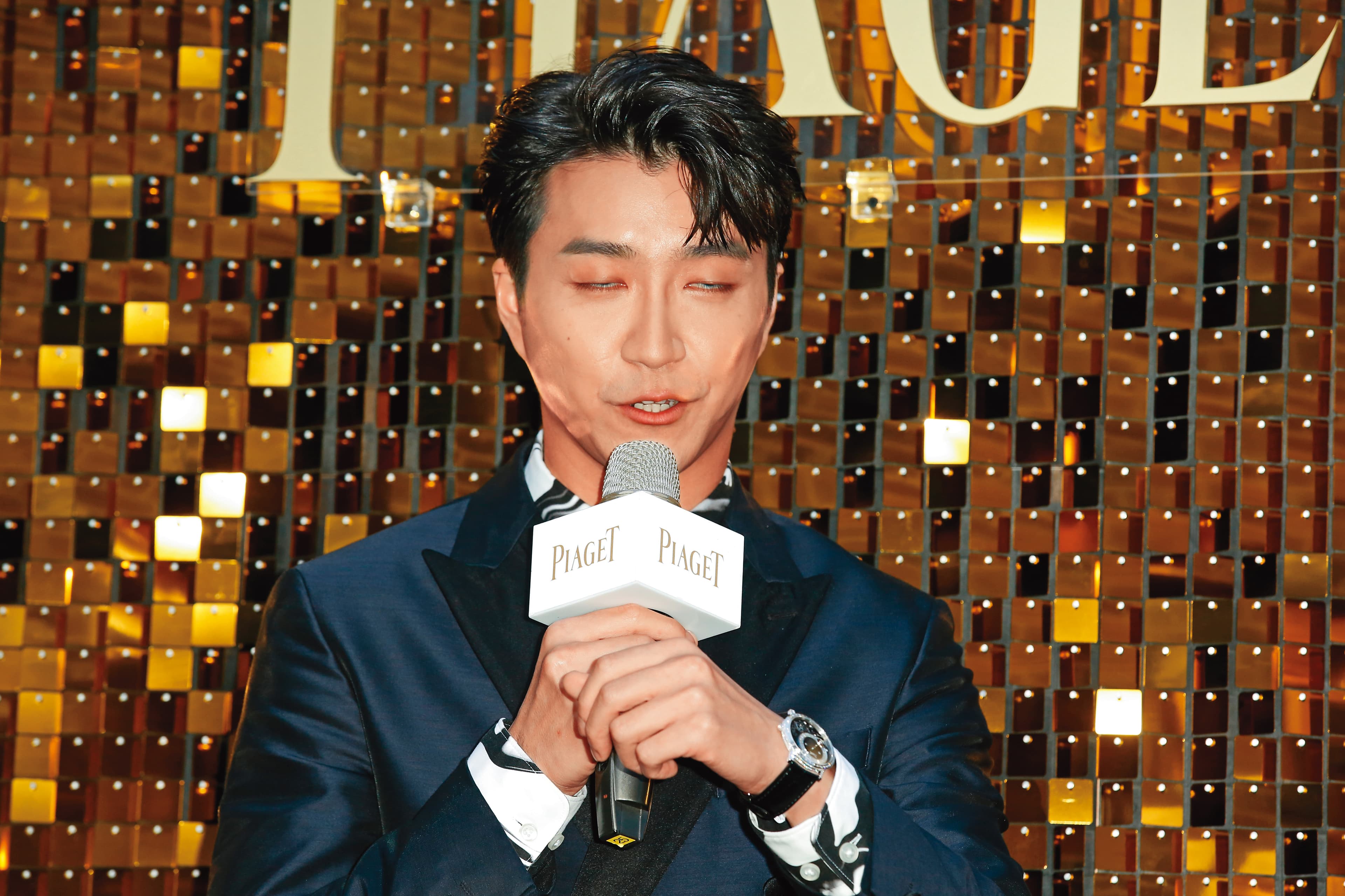 江宏傑一臉「累擱」(Lag),你累了嗎?(拍肩)