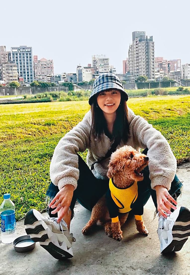潔西卡跟張軒睿都是愛狗人士,想必有許多共同話題可以聊。(翻攝自jessica IG)