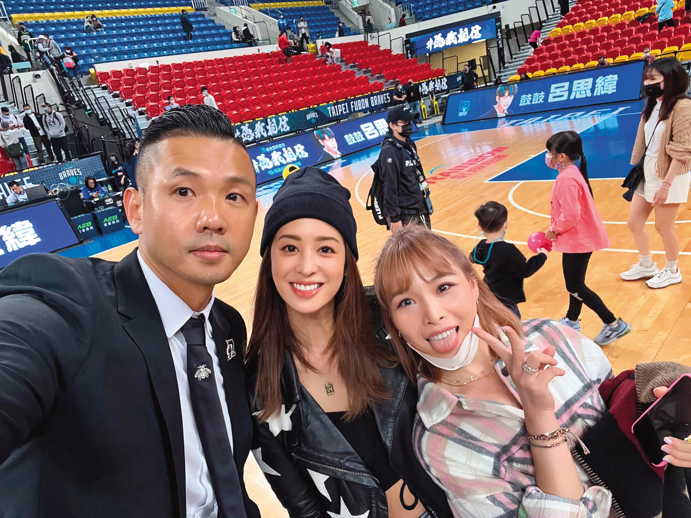 陳建州(左)2020宣布籌組P.League+並擔任聯盟執行長。(翻攝自陳建州臉書)