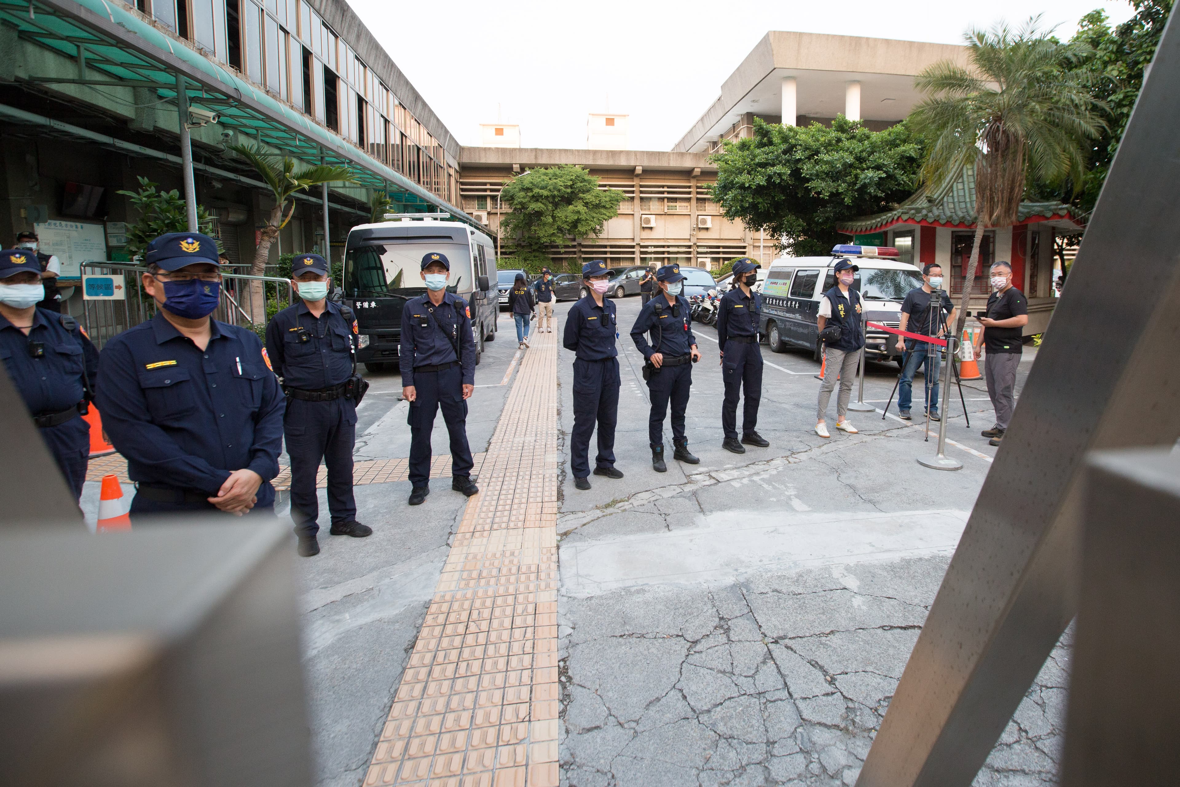 警方駐守彰檢防暴力發生。
