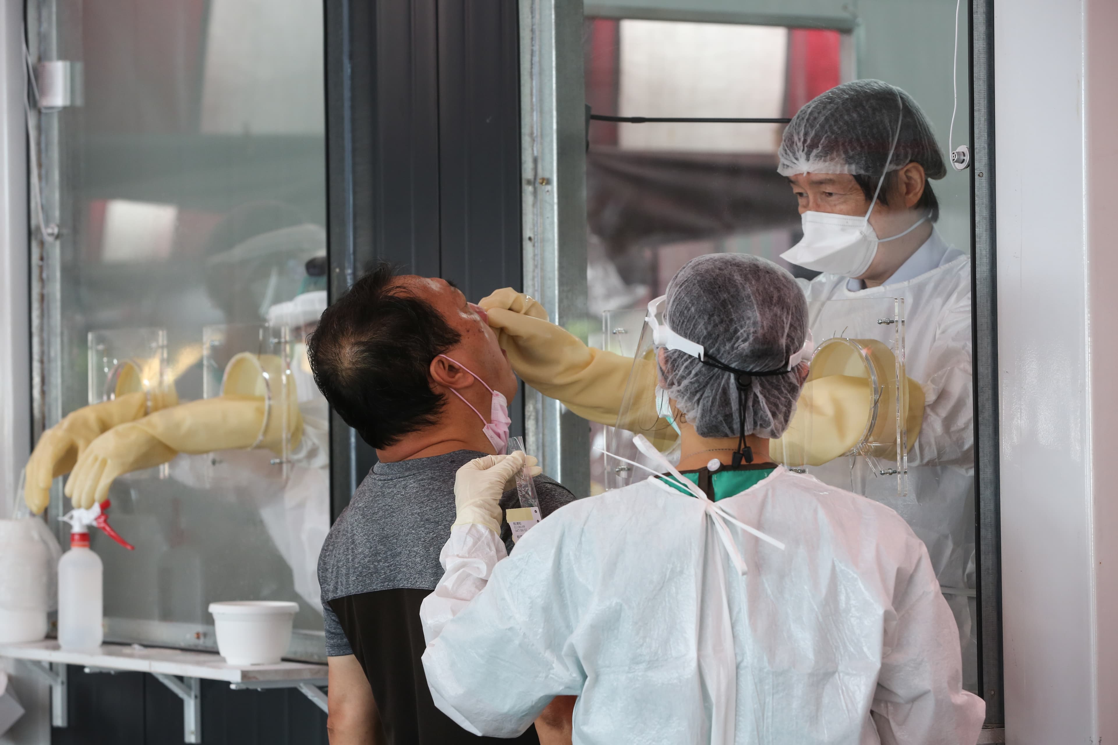 隨著本土確診人數爆增,生華科Silmitasertib對抗Omicron有效,將提供臨床使用重要參考。