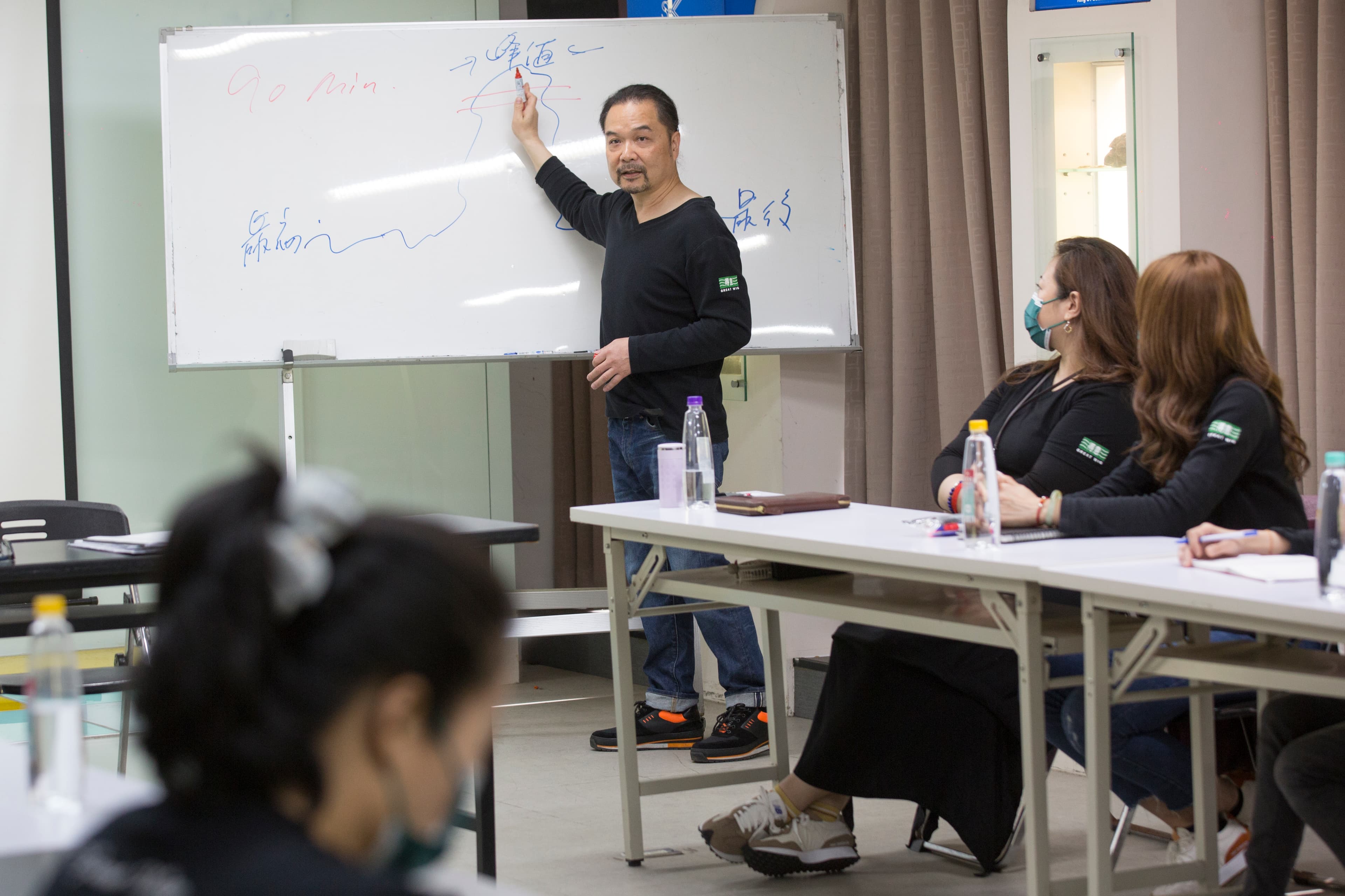 鍾日生浸淫在假髮產業逾30年，從生產到銷售服務都有獨到戰略。